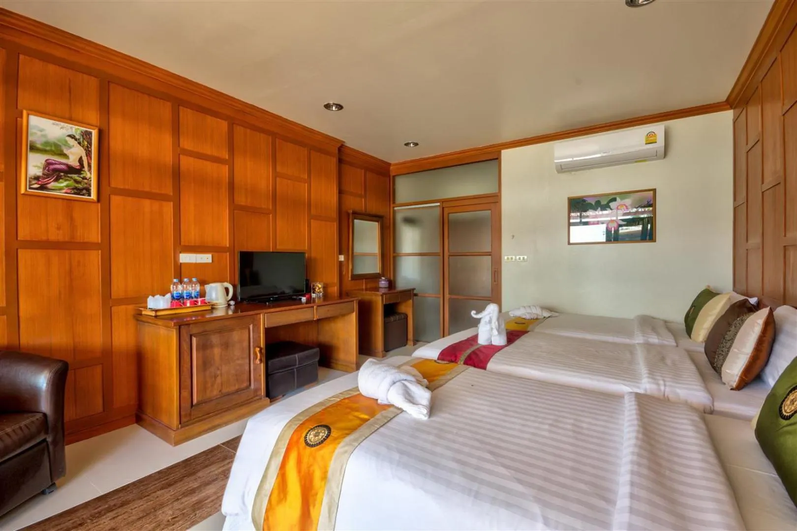 Bedroom, Bed in Palm Beach Resort
