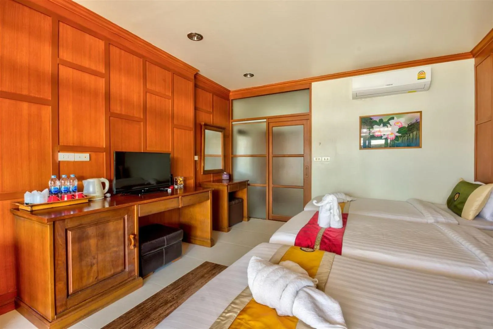 Bed in Palm Beach Resort