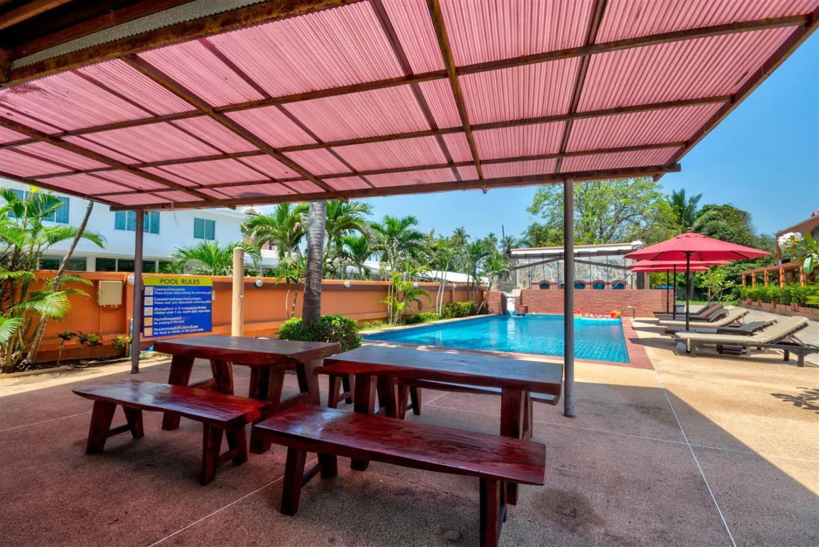 BBQ facilities in Palm Beach Resort