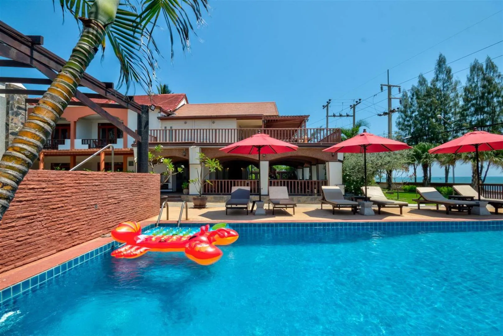 Swimming pool in Palm Beach Resort