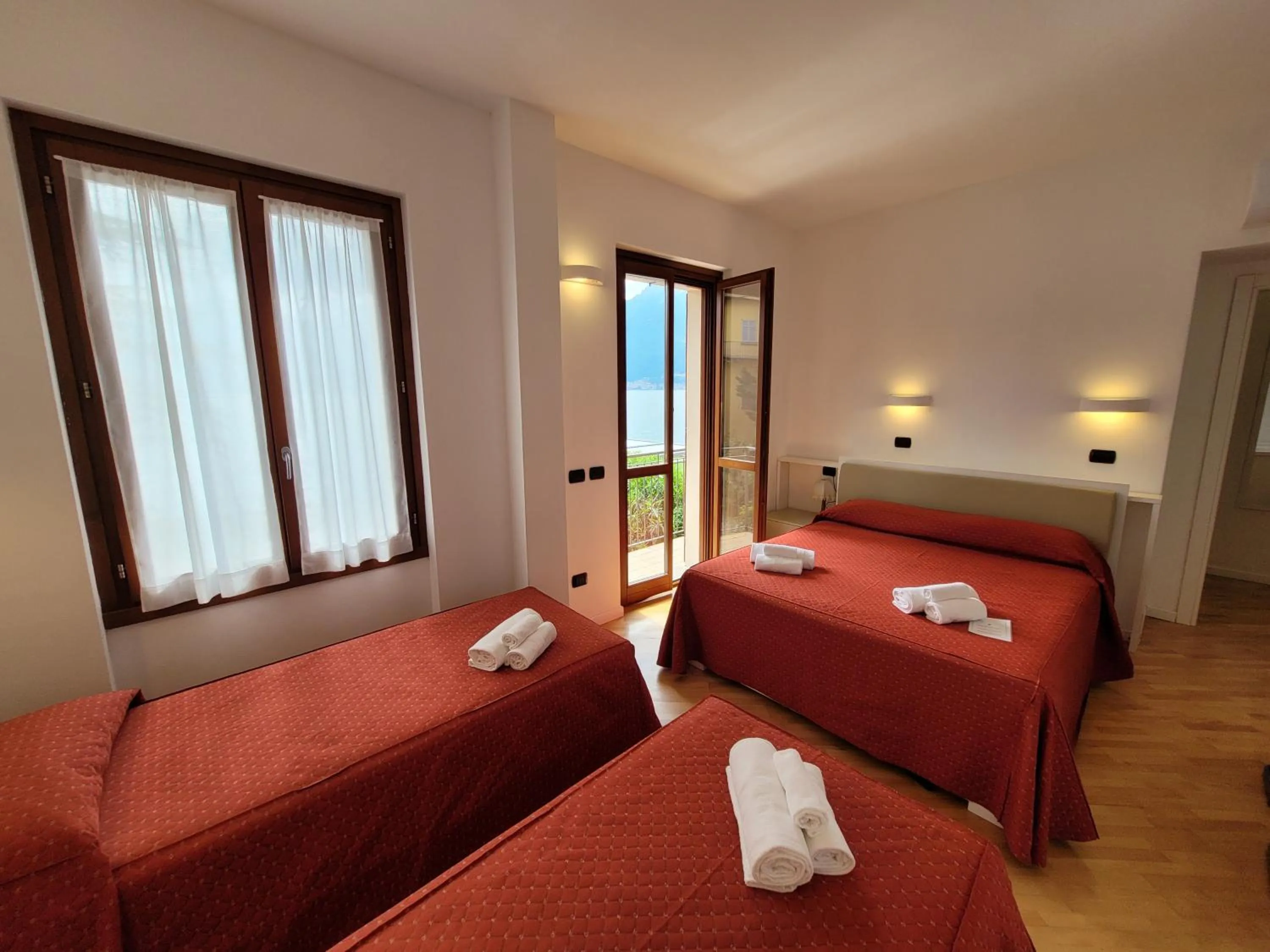 Superior Double or Twin Room with Lake View in Hotel Meridiana