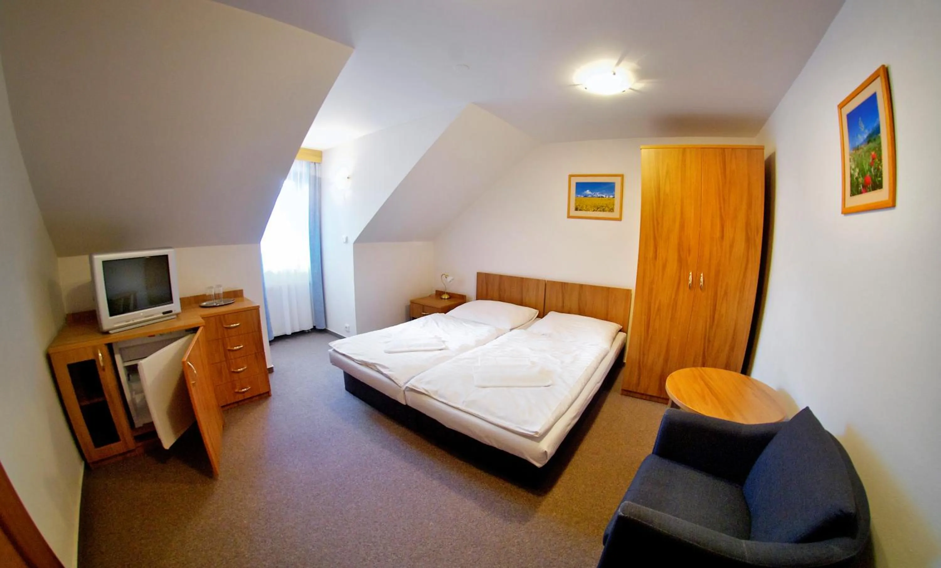 Photo of the whole room, Bed in Kastiel Lucivna