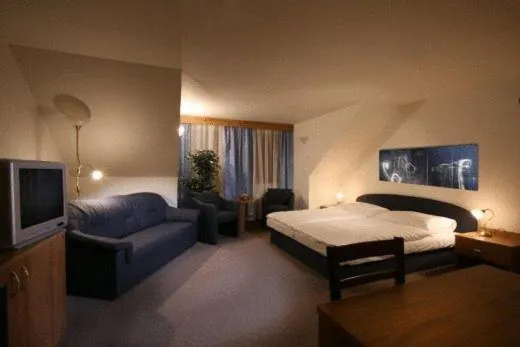 Photo of the whole room, Bed in Kastiel Lucivna