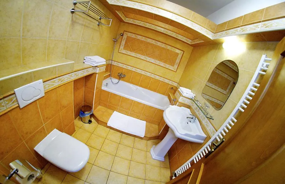 Bathroom in Kastiel Lucivna