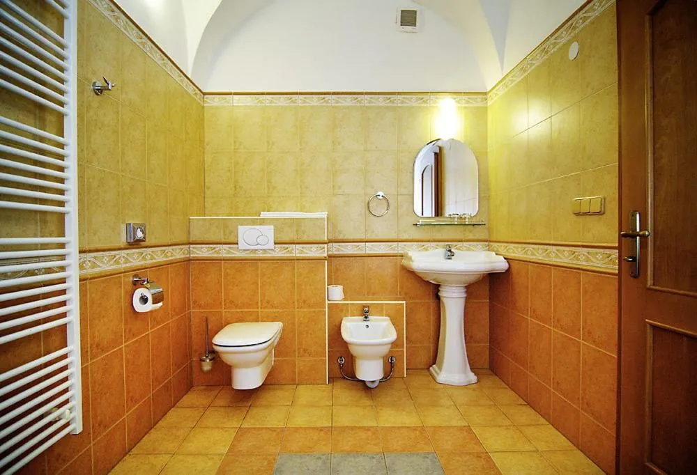 Bathroom in Kastiel Lucivna