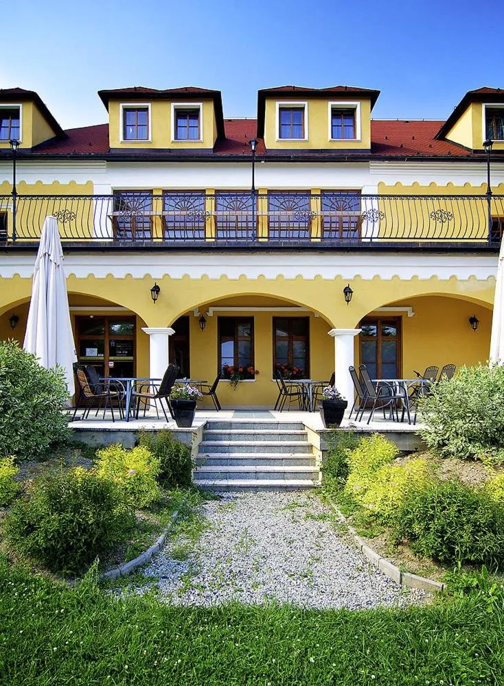 Facade/entrance in Kastiel Lucivna