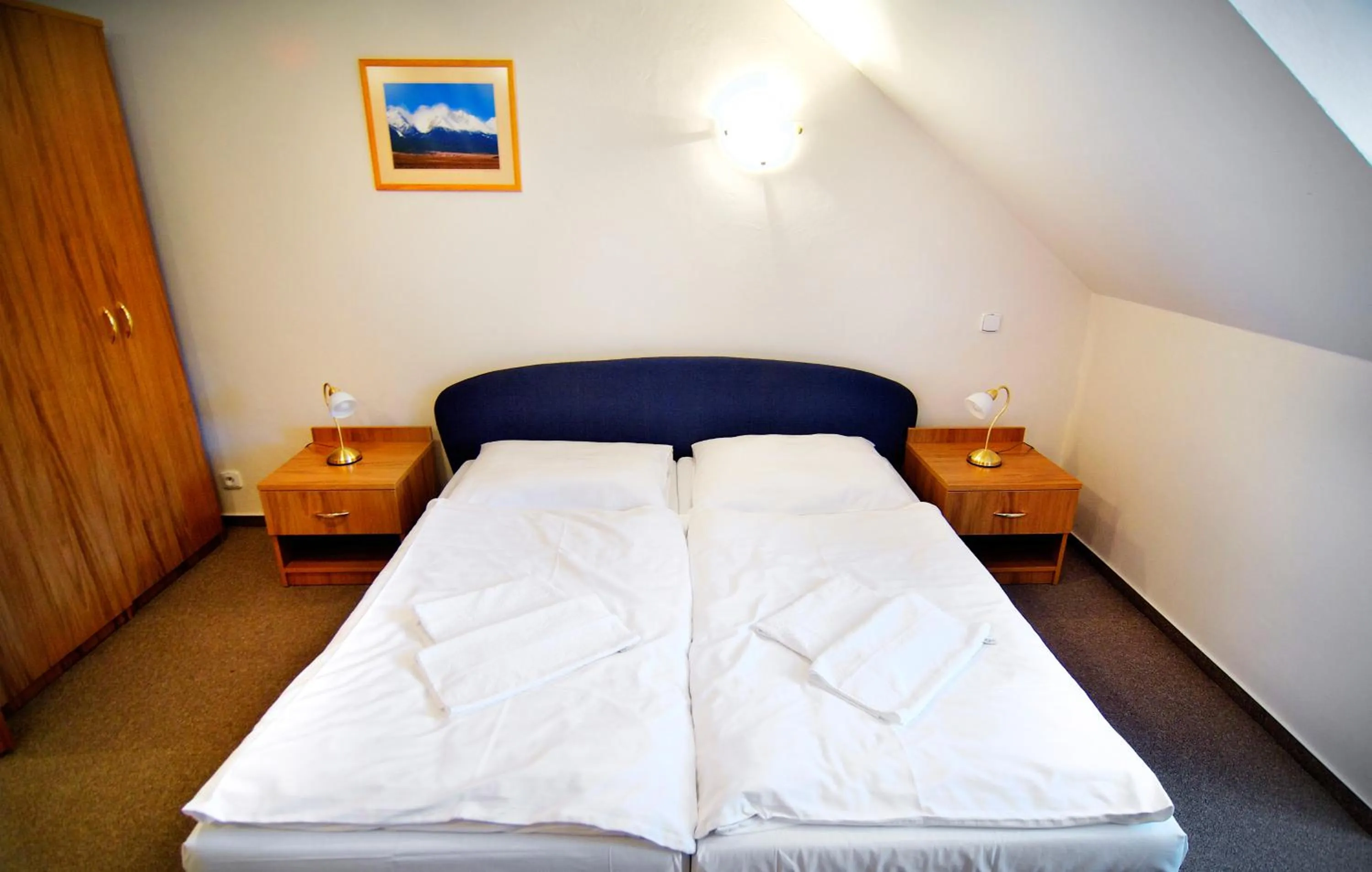 Photo of the whole room, Bed in Kastiel Lucivna