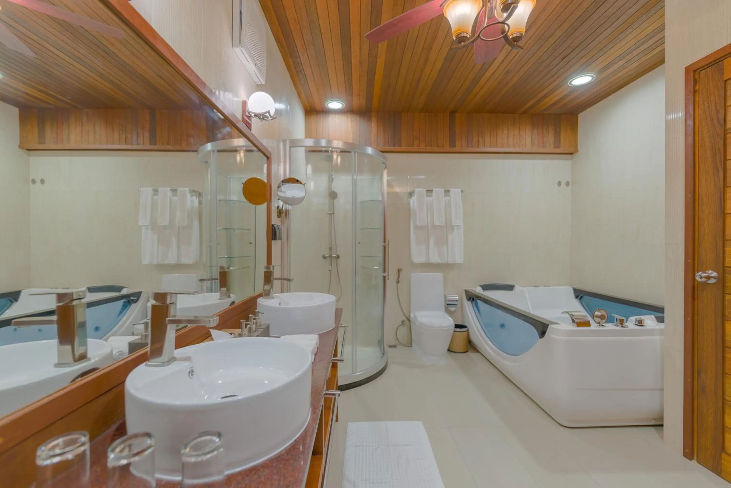Shower in Araamu Hotels Maldives at Dhiffushi