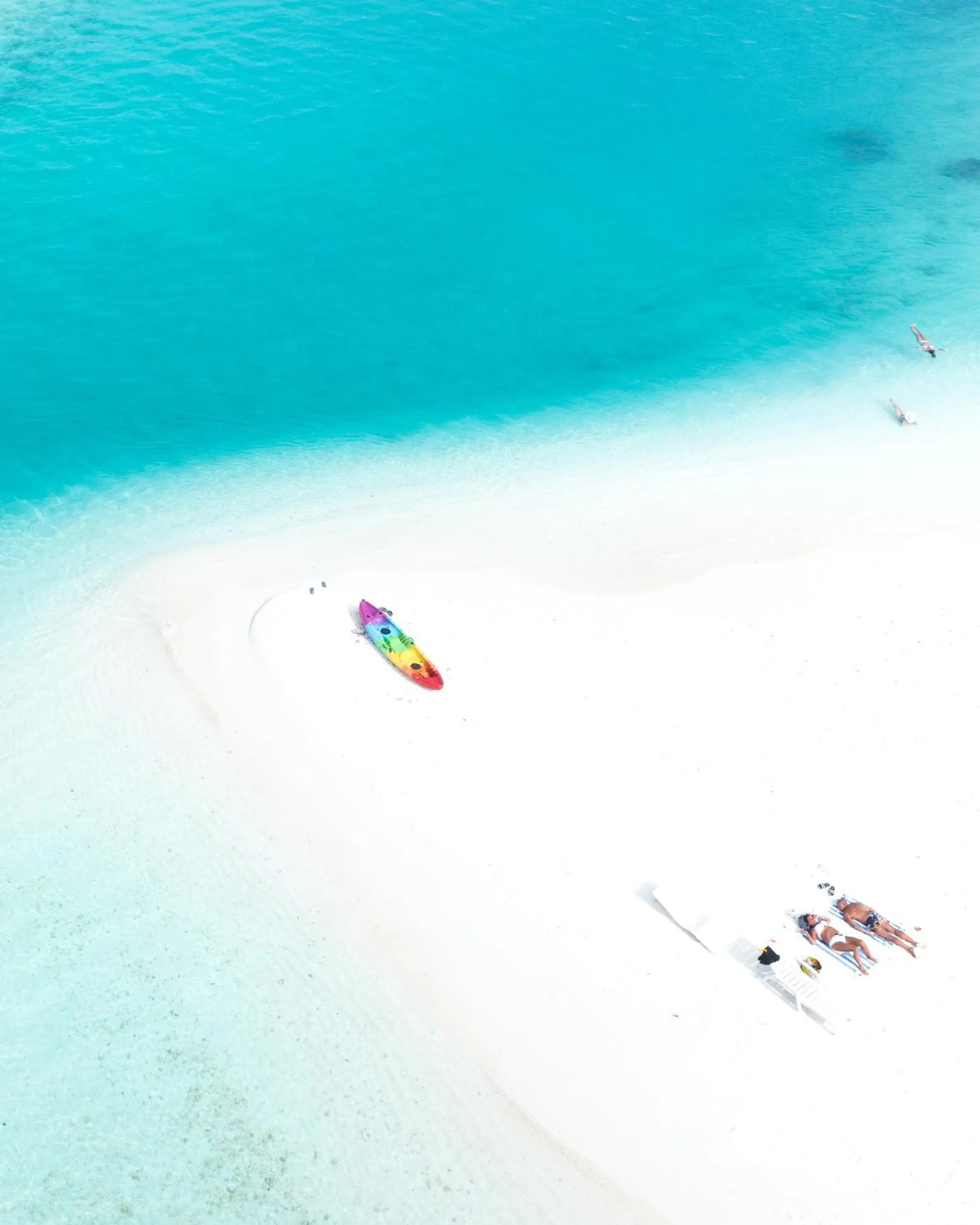 Beach in Araamu Hotels Maldives at Dhiffushi