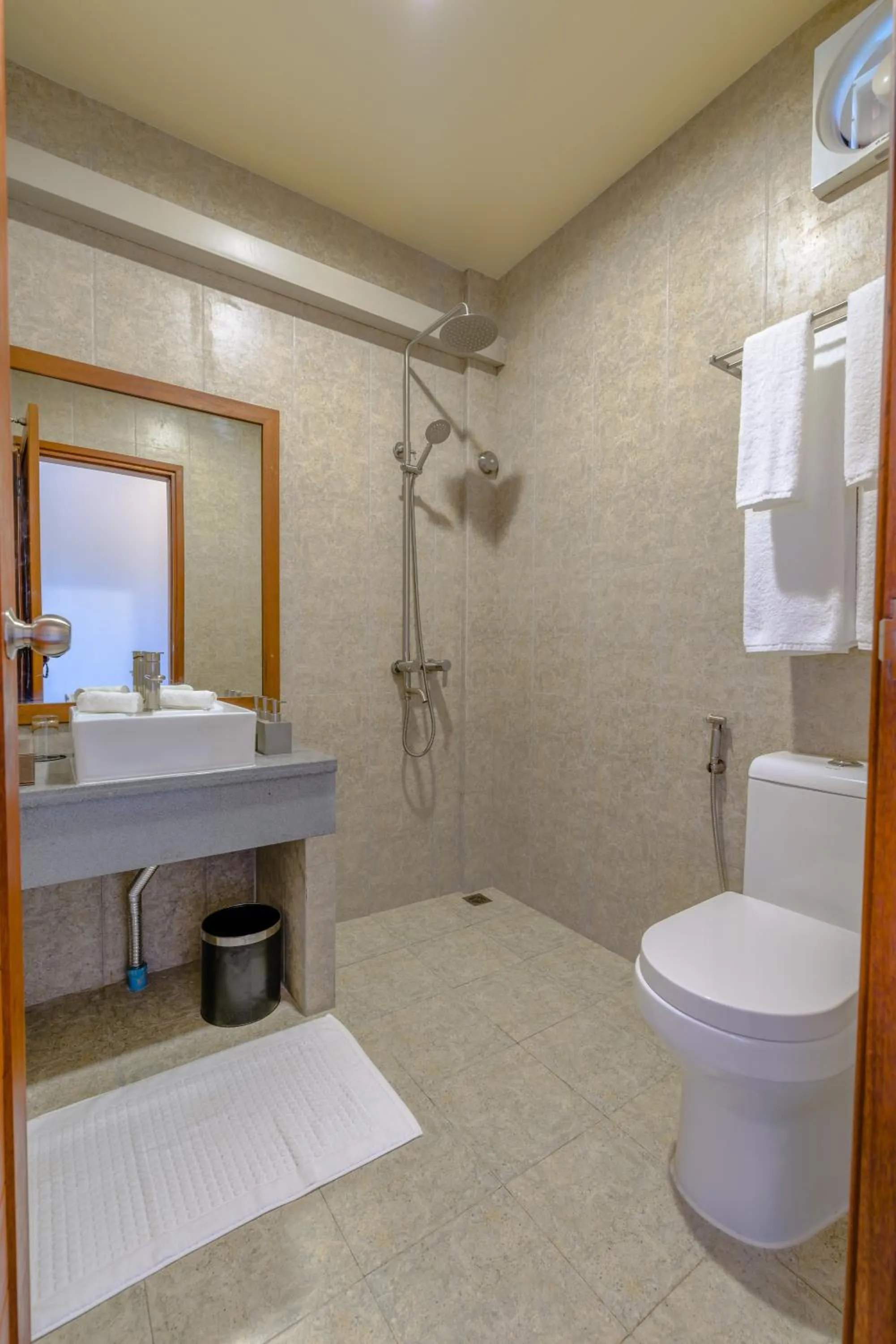 Shower in Araamu Hotels Maldives at Dhiffushi