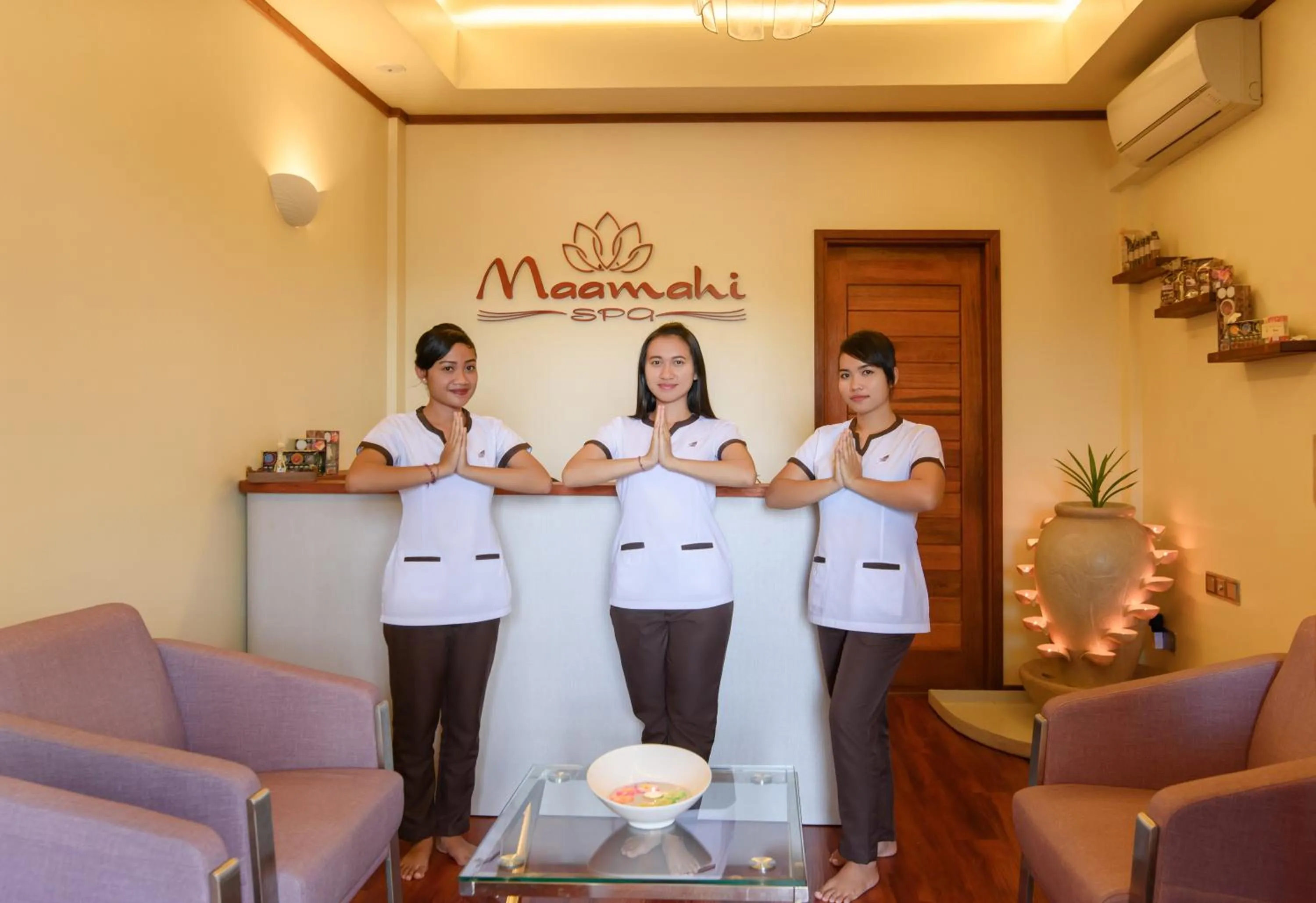 Staff in Araamu Hotels Maldives at Dhiffushi