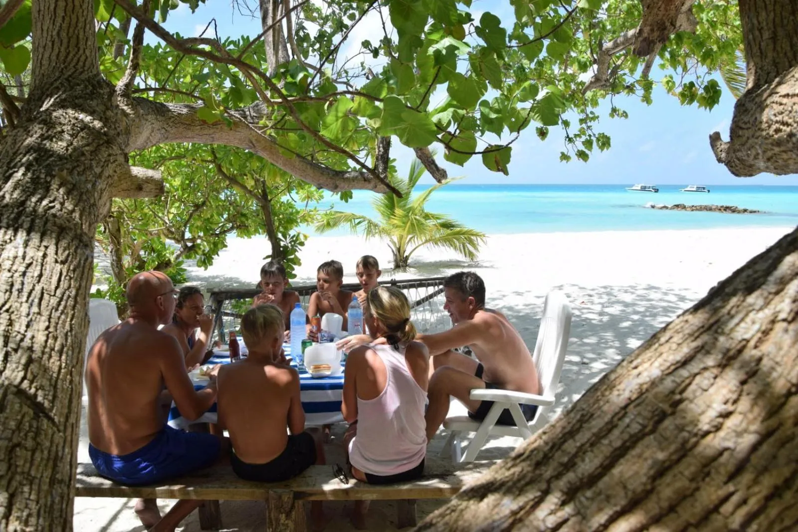 Day in Araamu Hotels Maldives at Dhiffushi