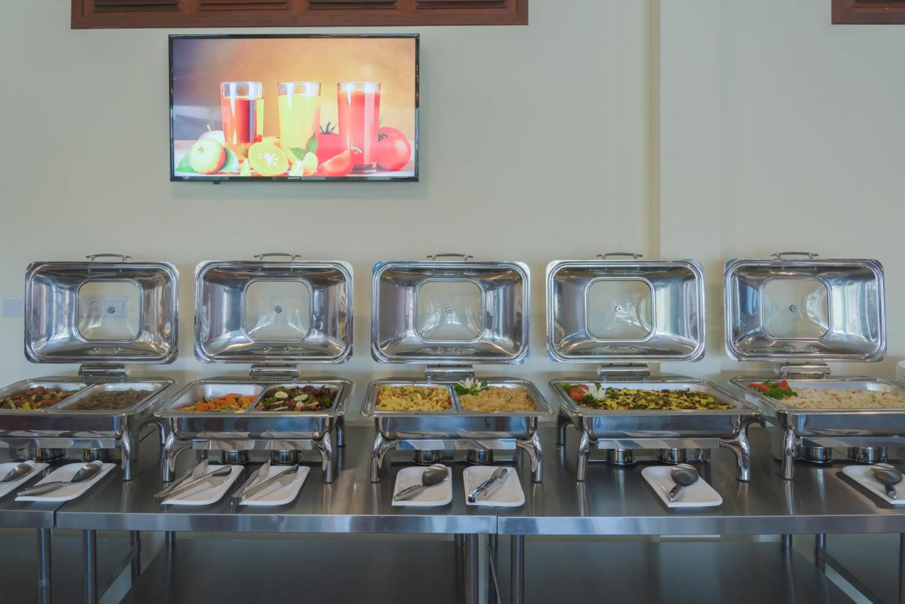 Food and drinks in Araamu Hotels Maldives at Dhiffushi