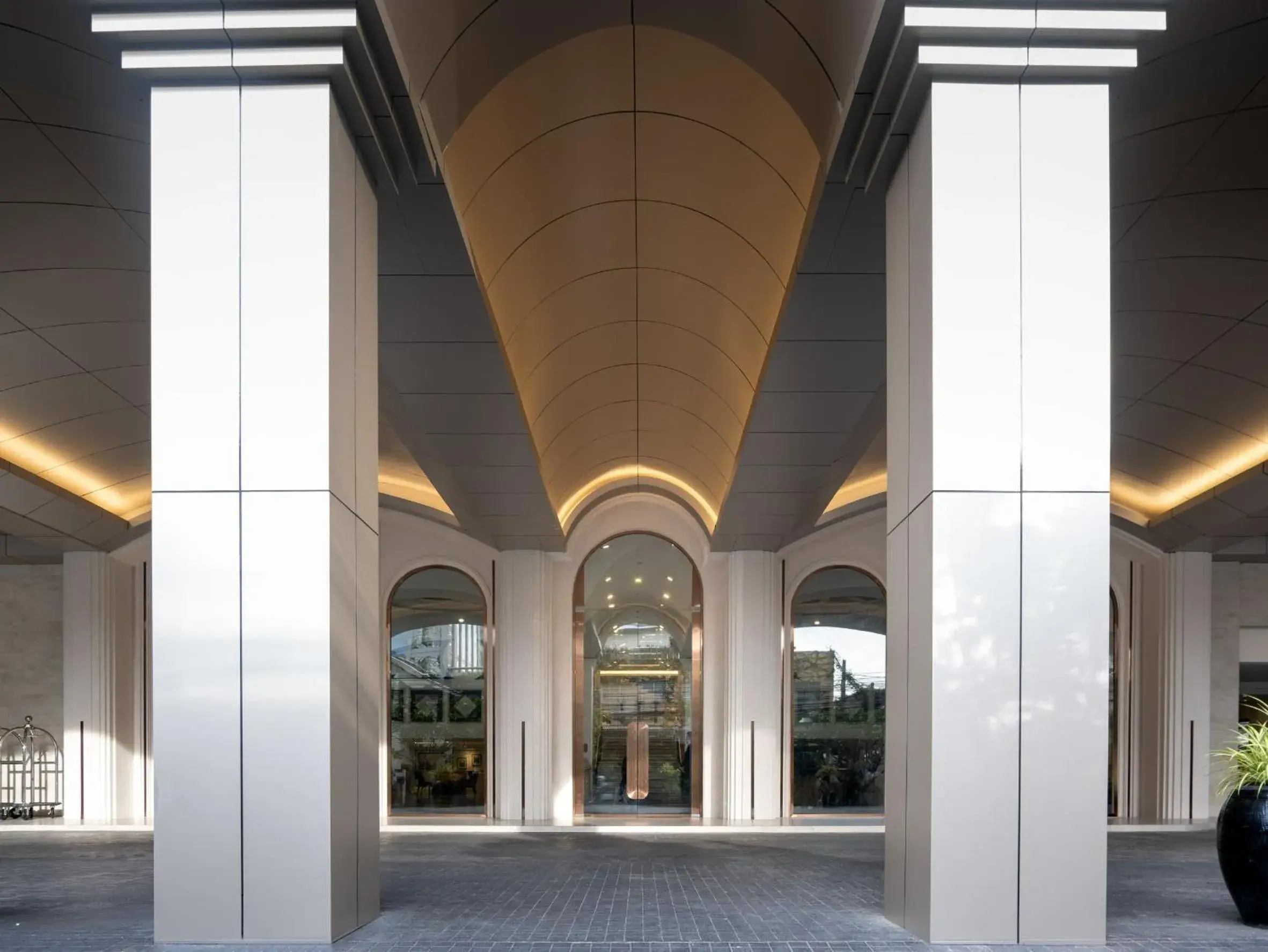 Facade/entrance in Rembrandt Hotel Bangkok Facade/entrance in Rembrandt Hotel Bangkok