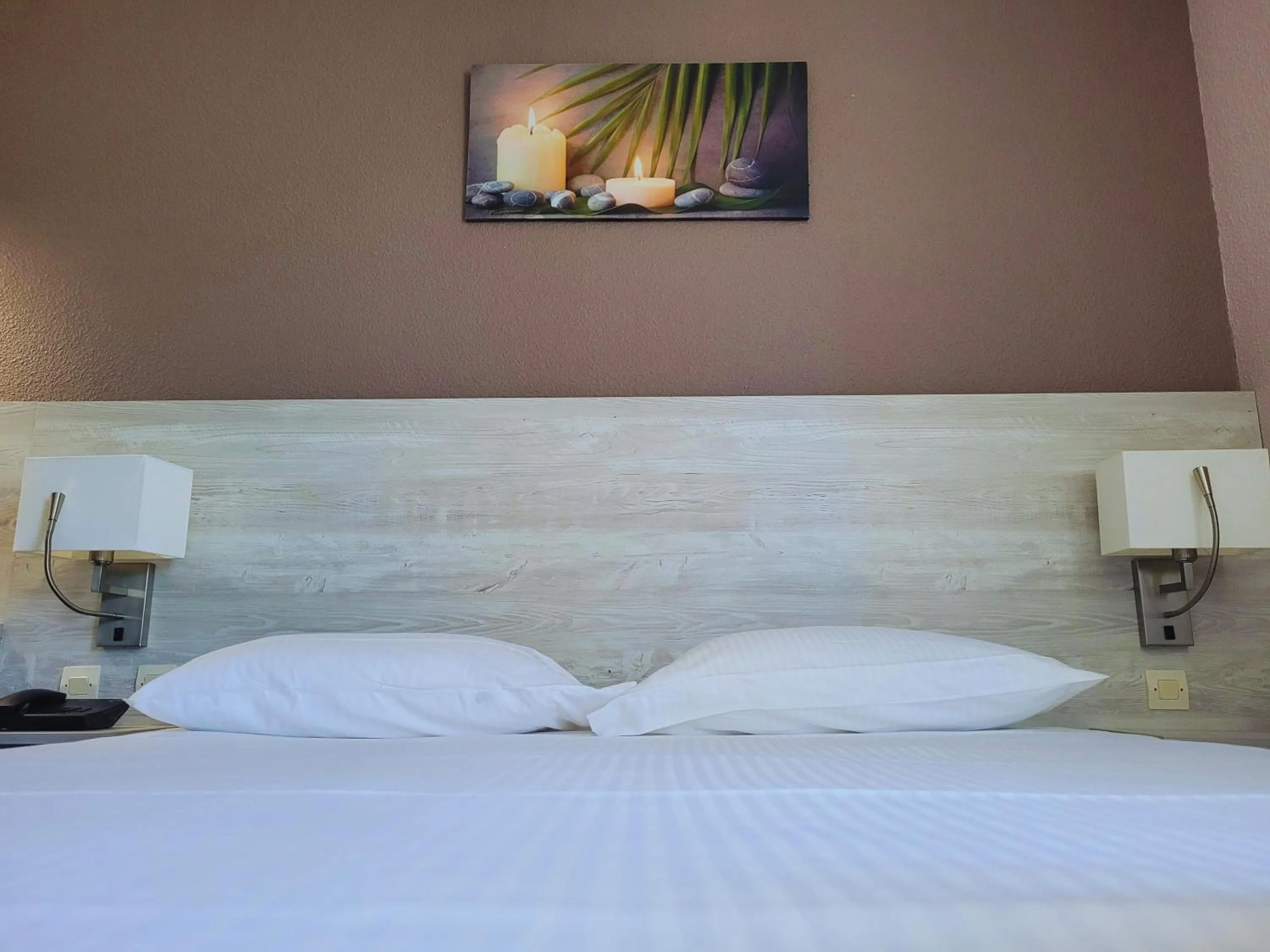 Bed in Hotel Restaurant Les Chataigniers