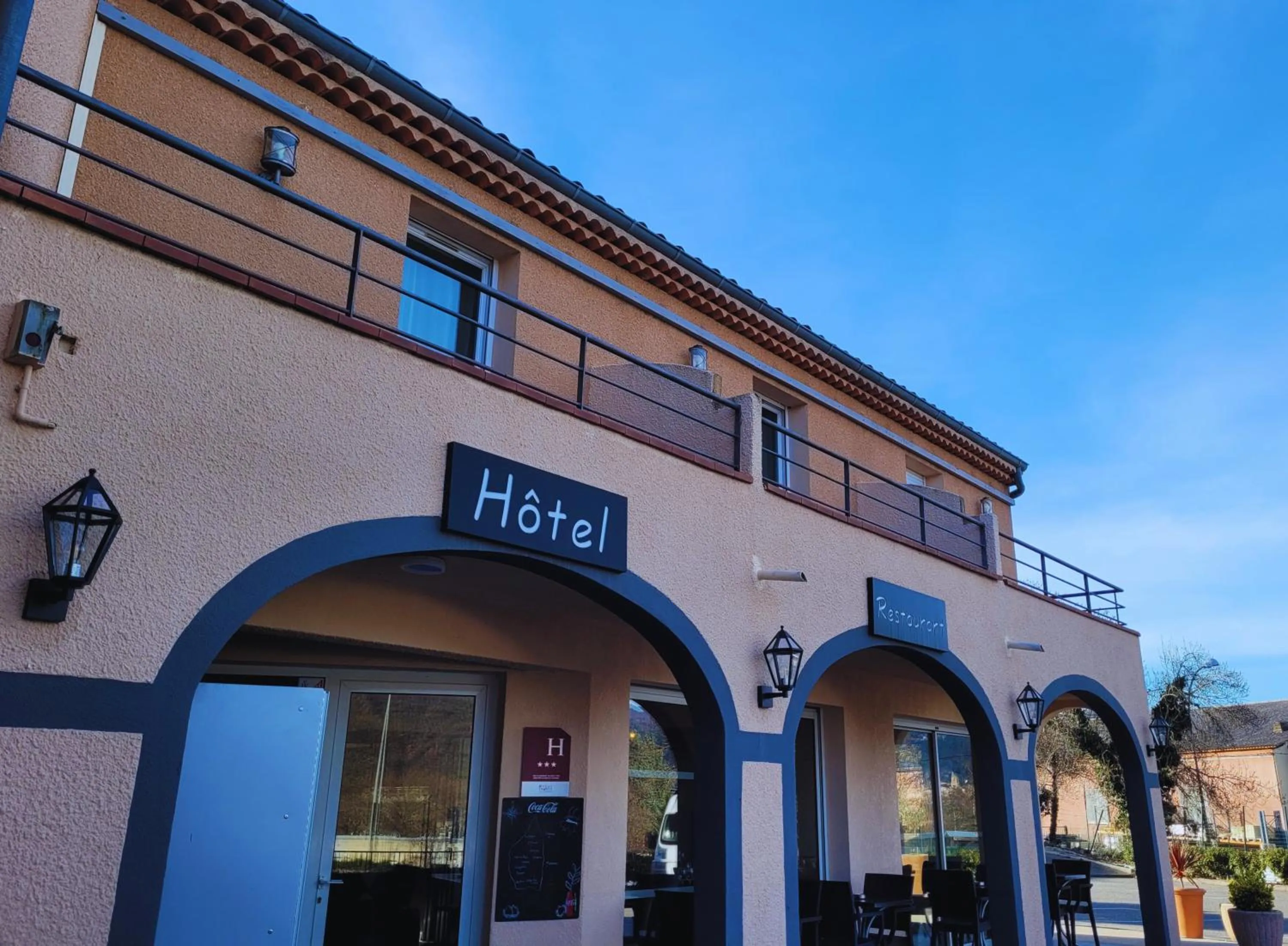 Property building in Hotel Restaurant Les Chataigniers