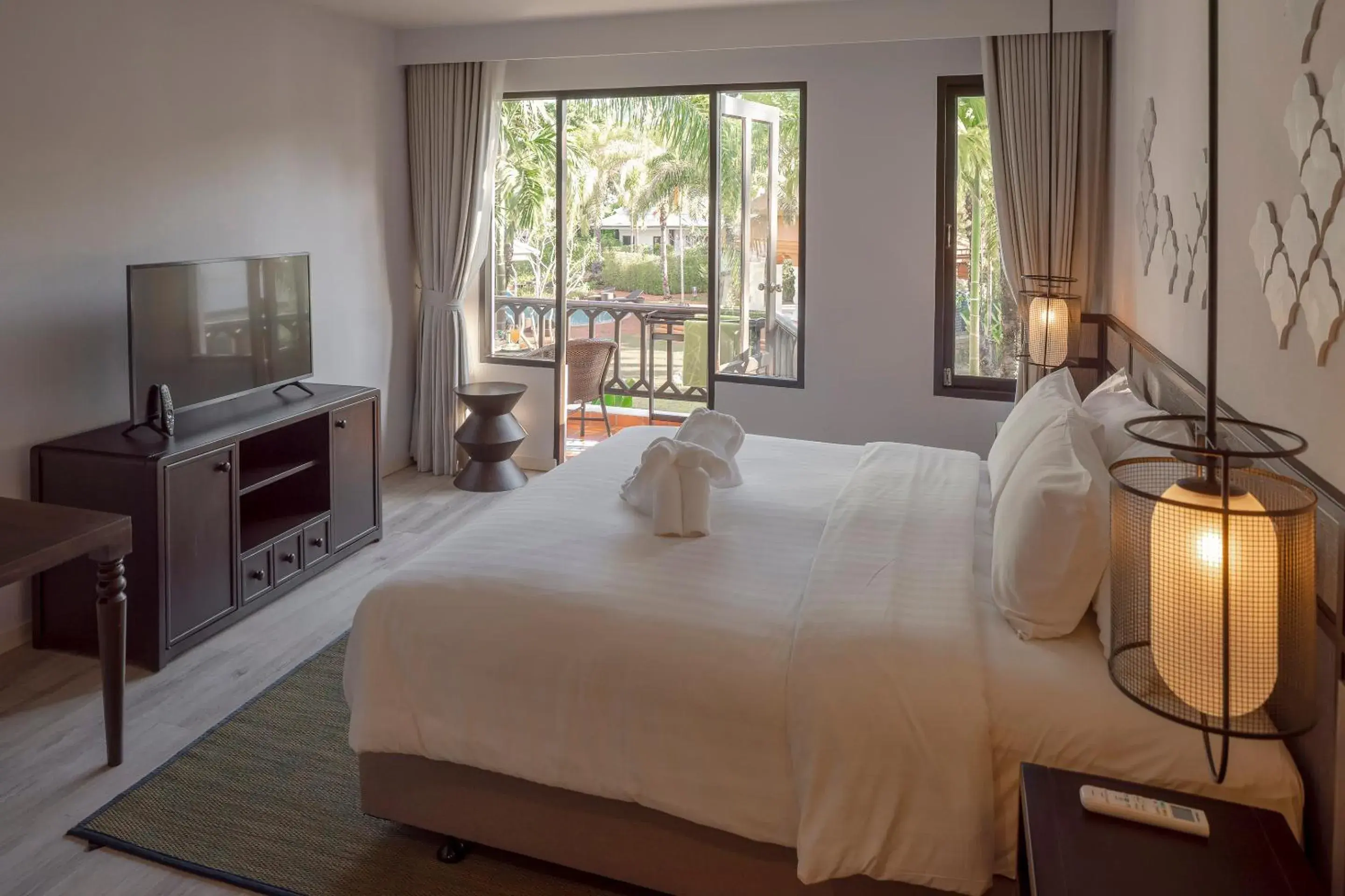 Bedroom, Bed in The Pe La Resort, Phuket - SHA Extra Plus Bedroom, Bed in The Pe La Resort, Phuket - SHA Extra Plus