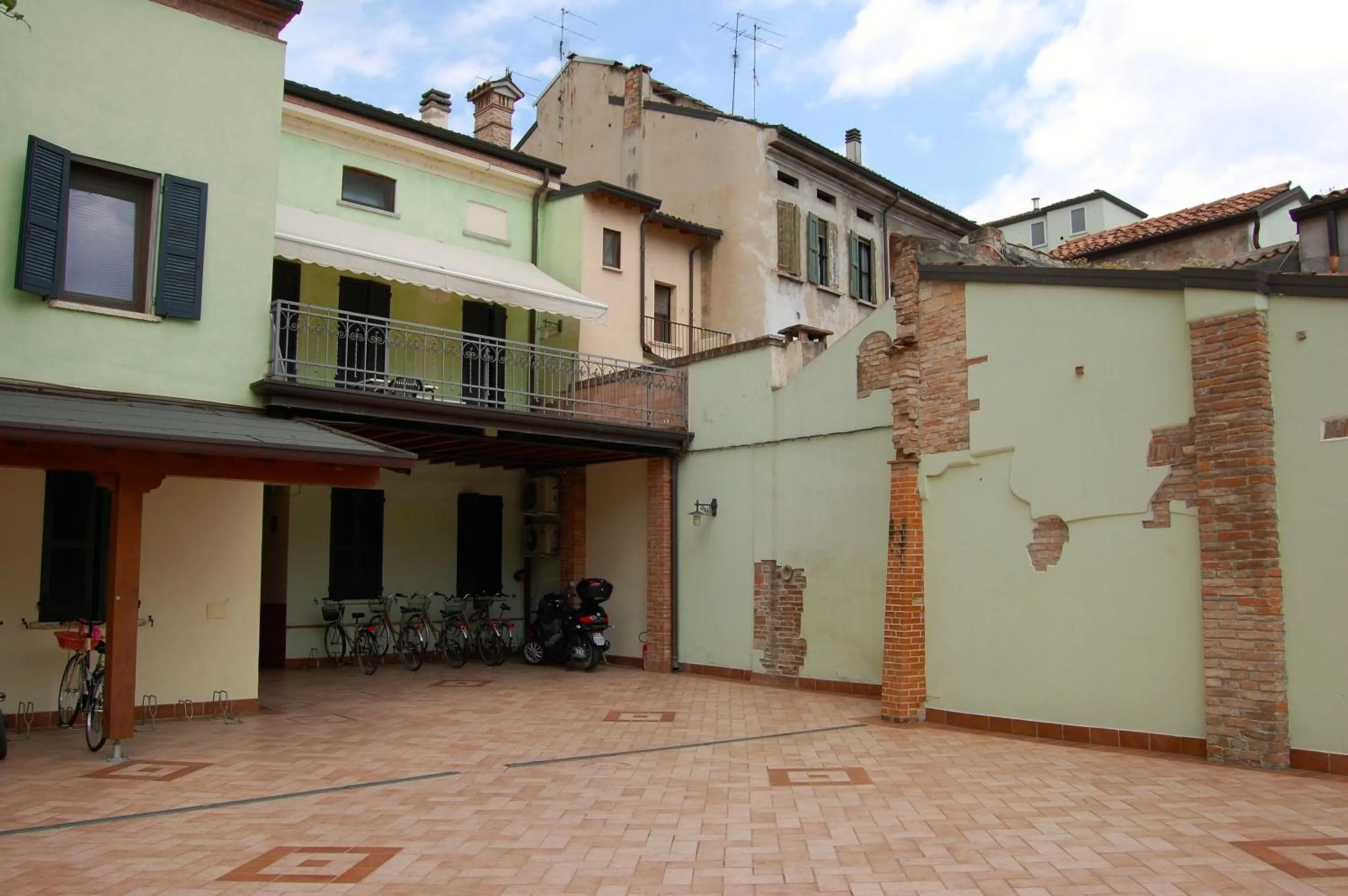 Property building in Abbazia Bed & Breakfast, MantegnaHotels