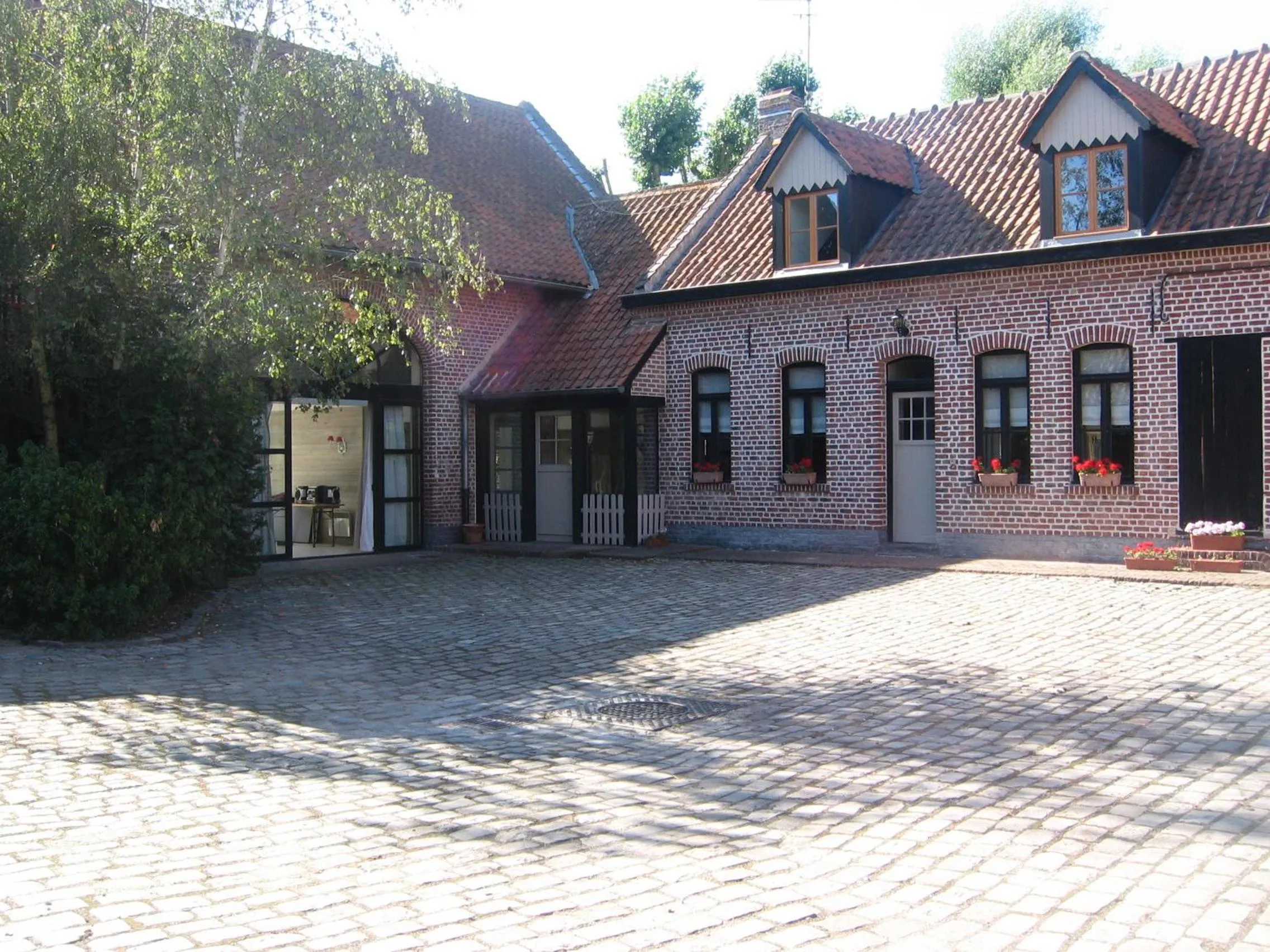 Facade/entrance in Gîte Du Haut Ballot