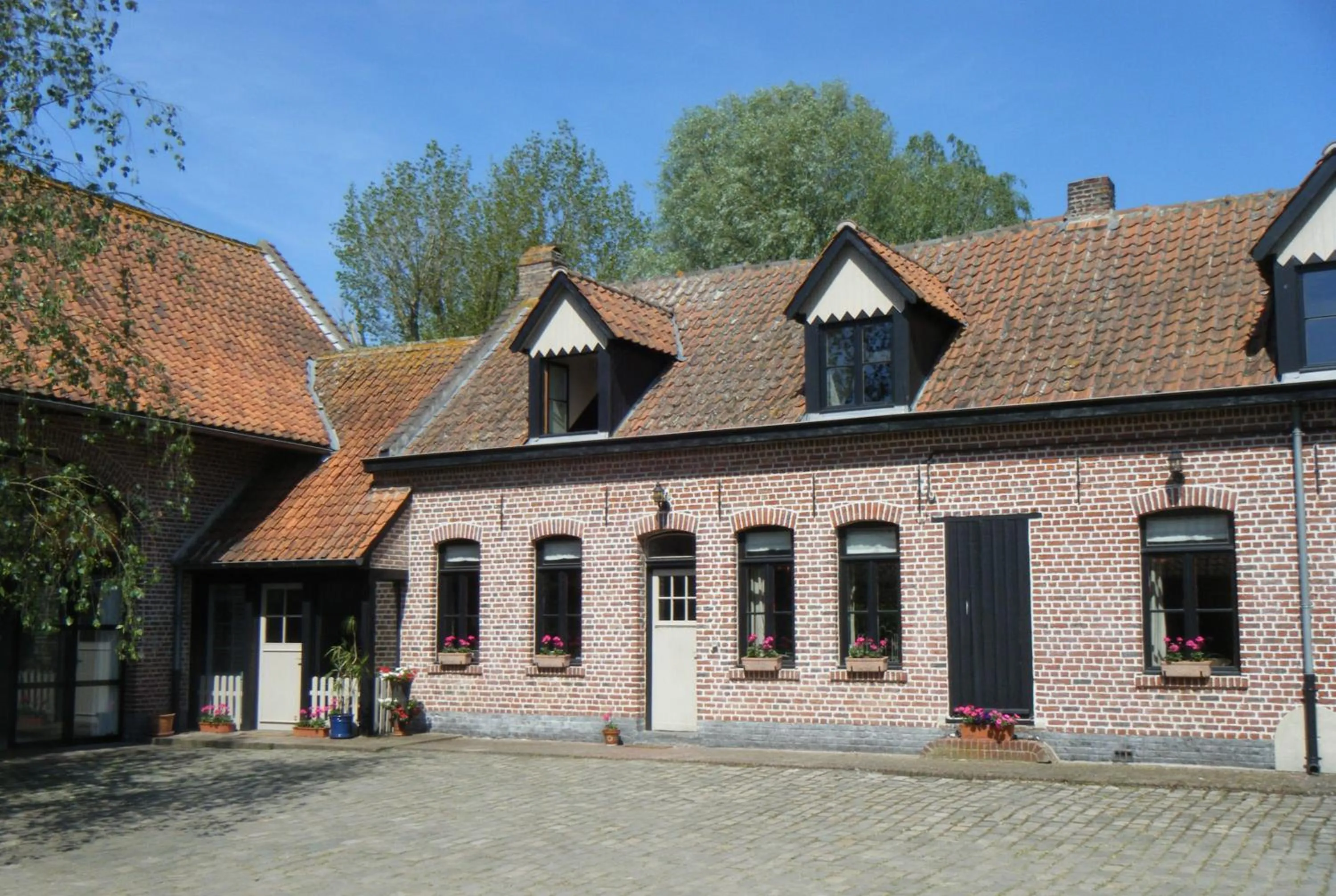 Facade/entrance in Gîte Du Haut Ballot