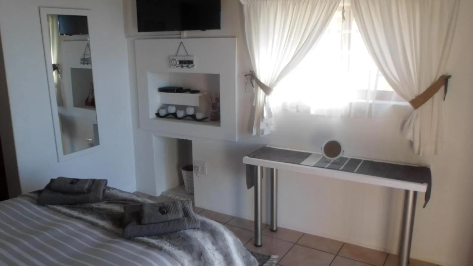 Toilet, Bed in After8 B&B