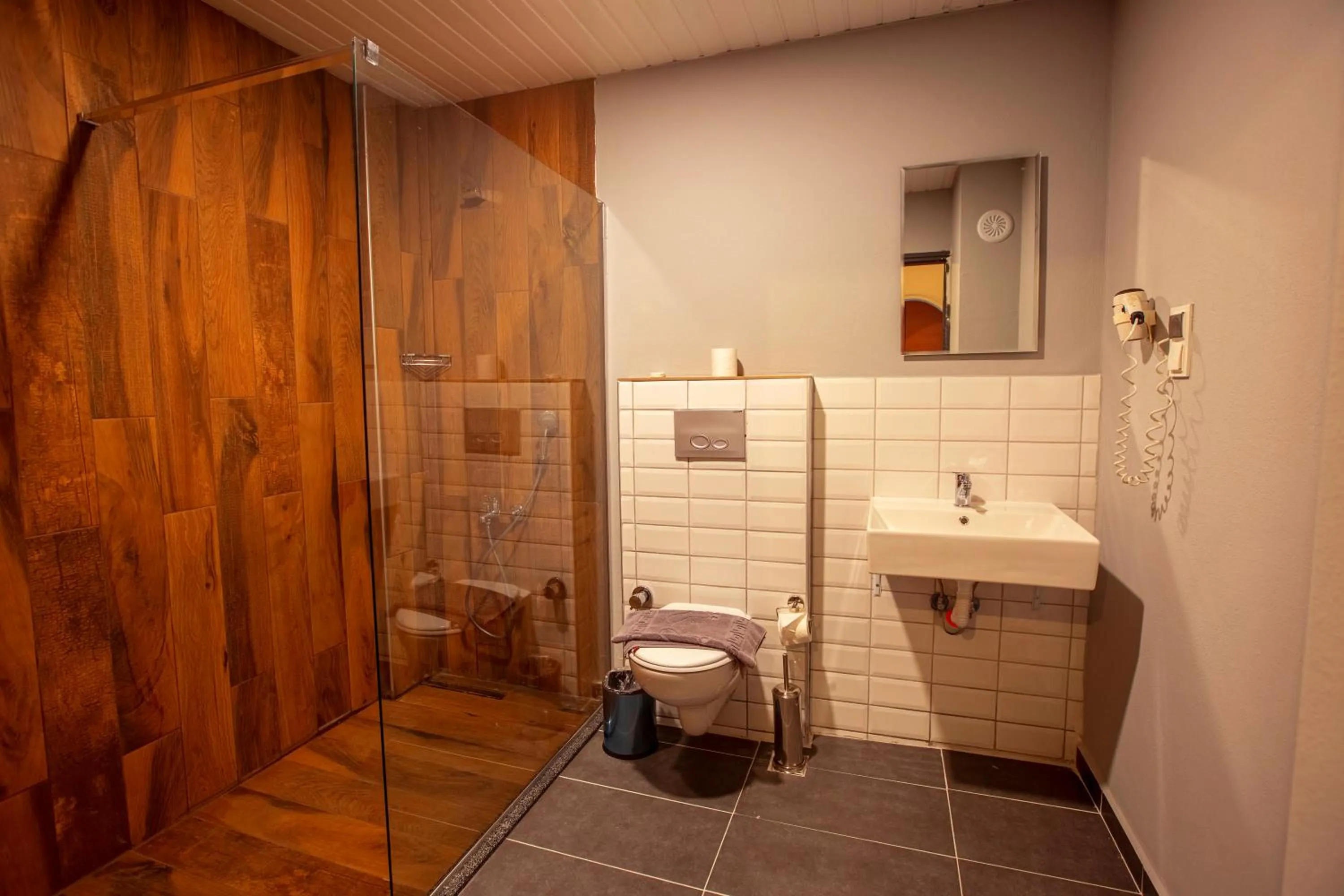 Shower in HMA Hotel & Suites