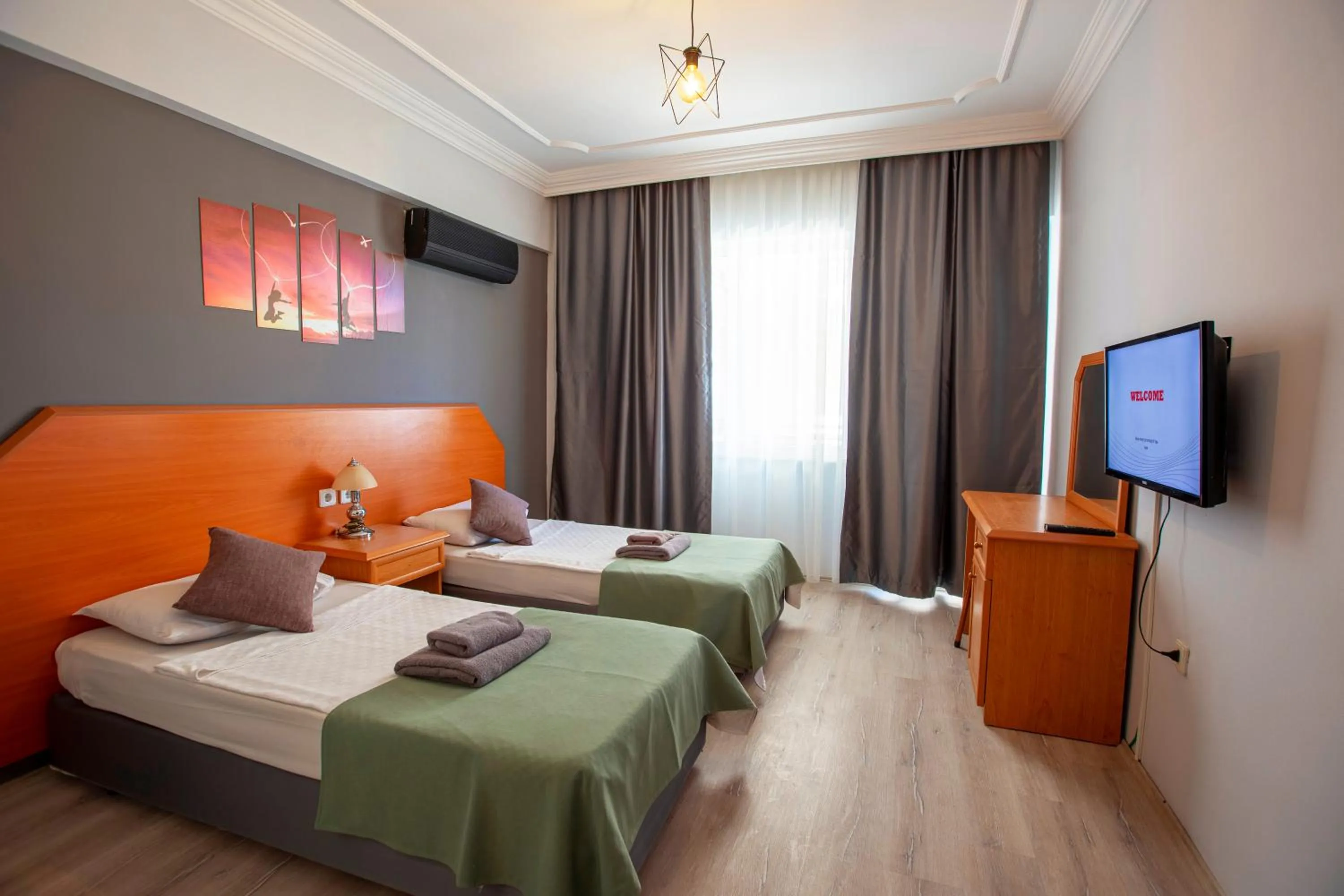 Communal lounge/ TV room, Bed in HMA Hotel & Suites