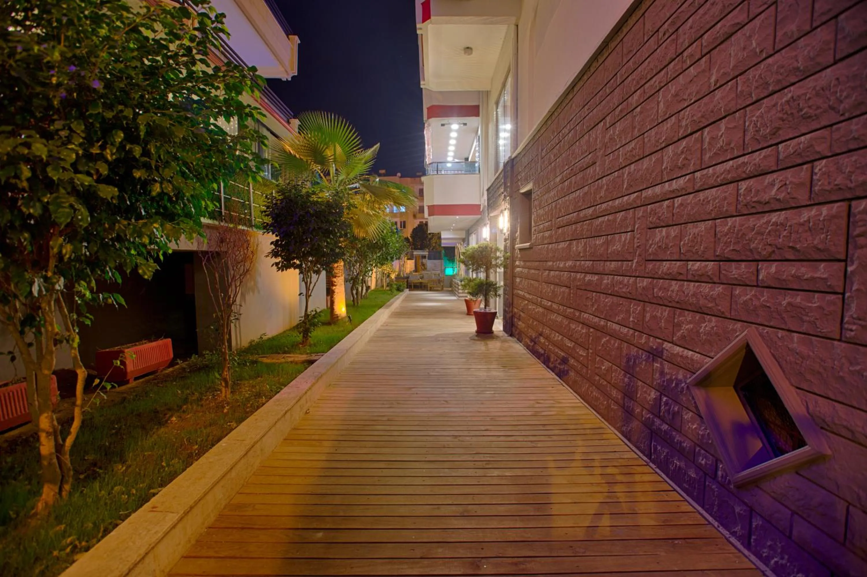 Facade/entrance in HMA Hotel & Suites