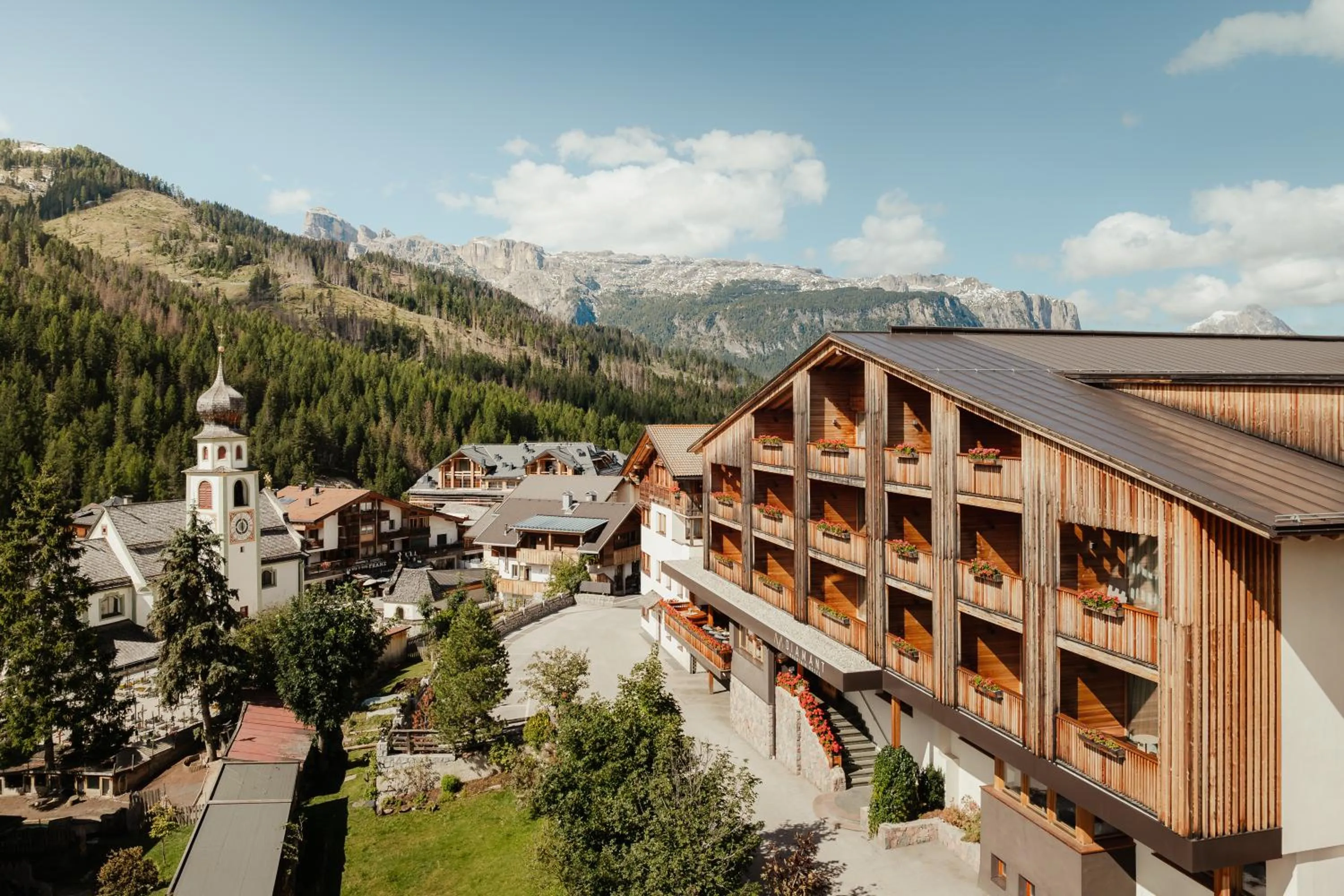 Property building in Hotel Diamant