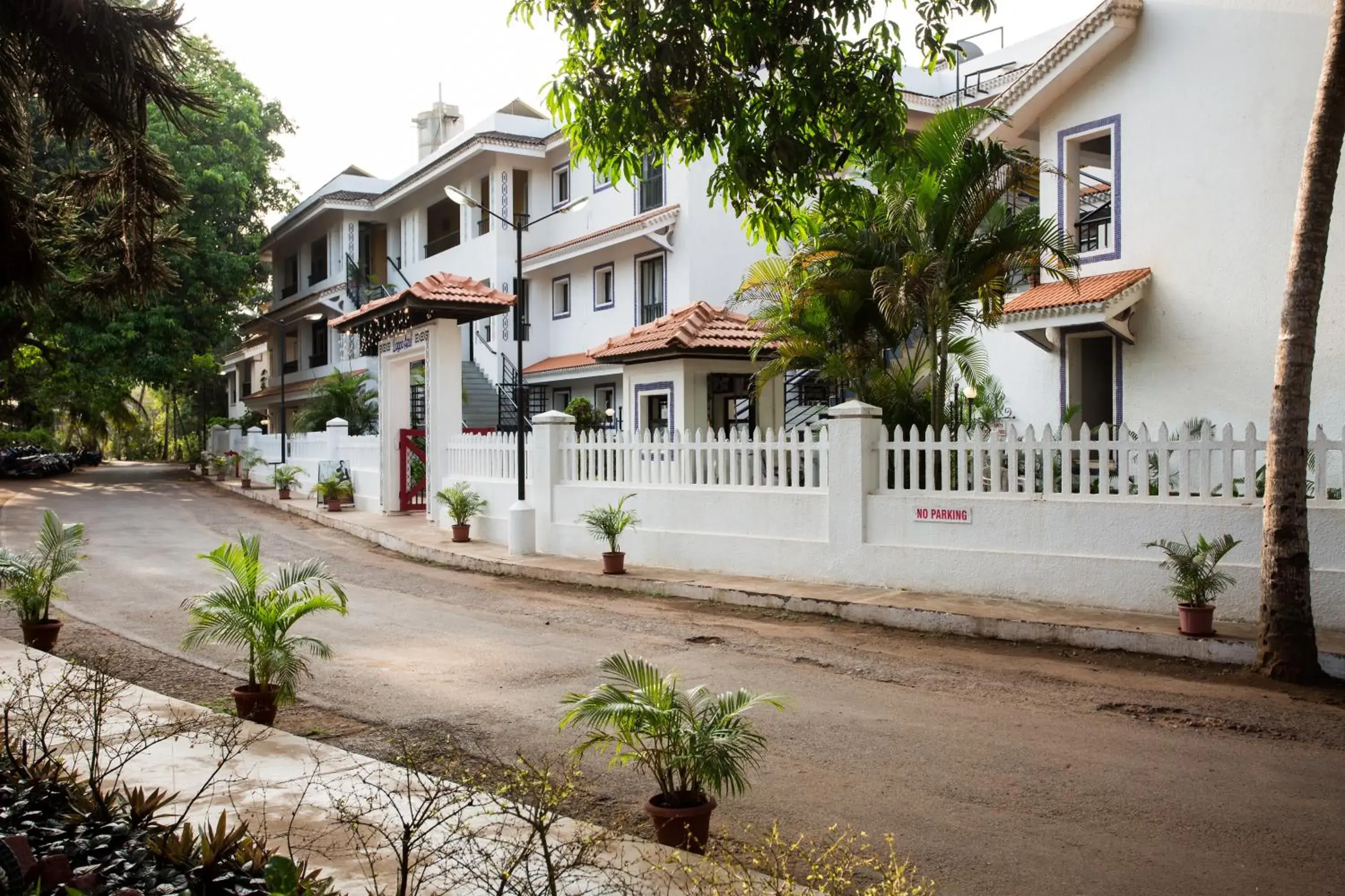Facade/entrance in Resort Lagoa Azul Facade/entrance in Resort Lagoa Azul