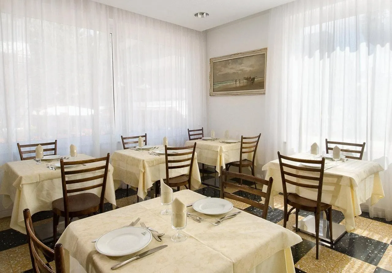 Restaurant/places to eat in Hotel Belmar