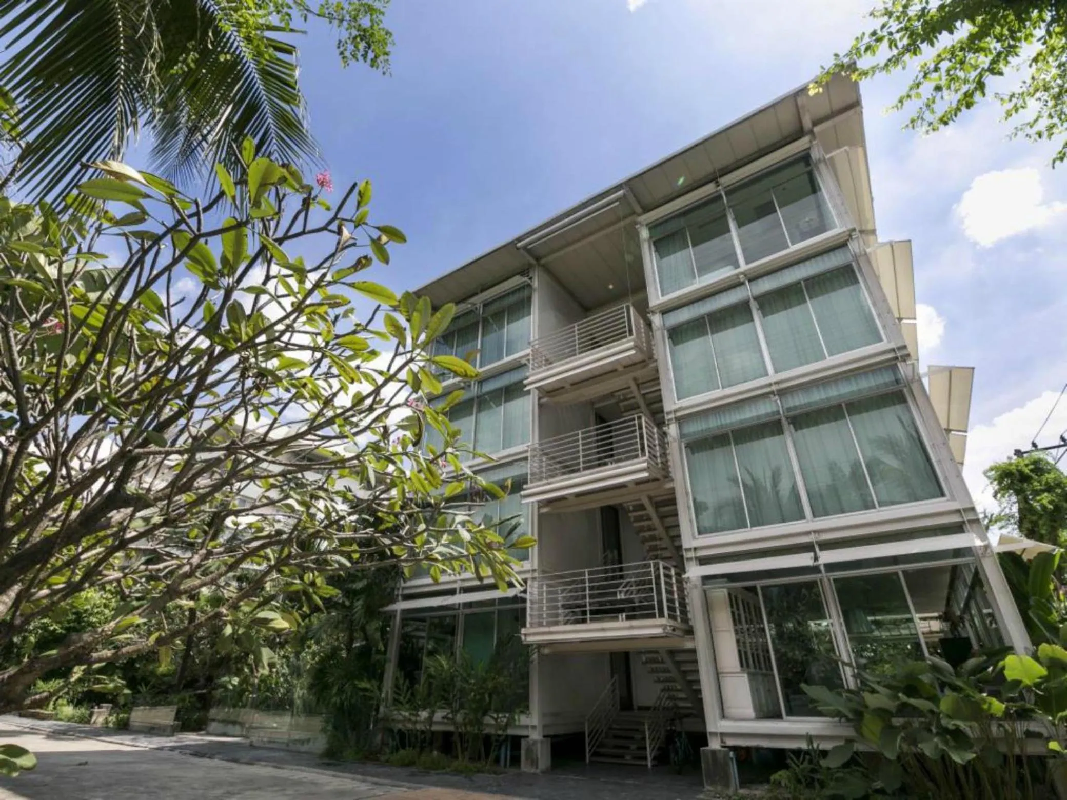 Property building in Refillnow! Hostel