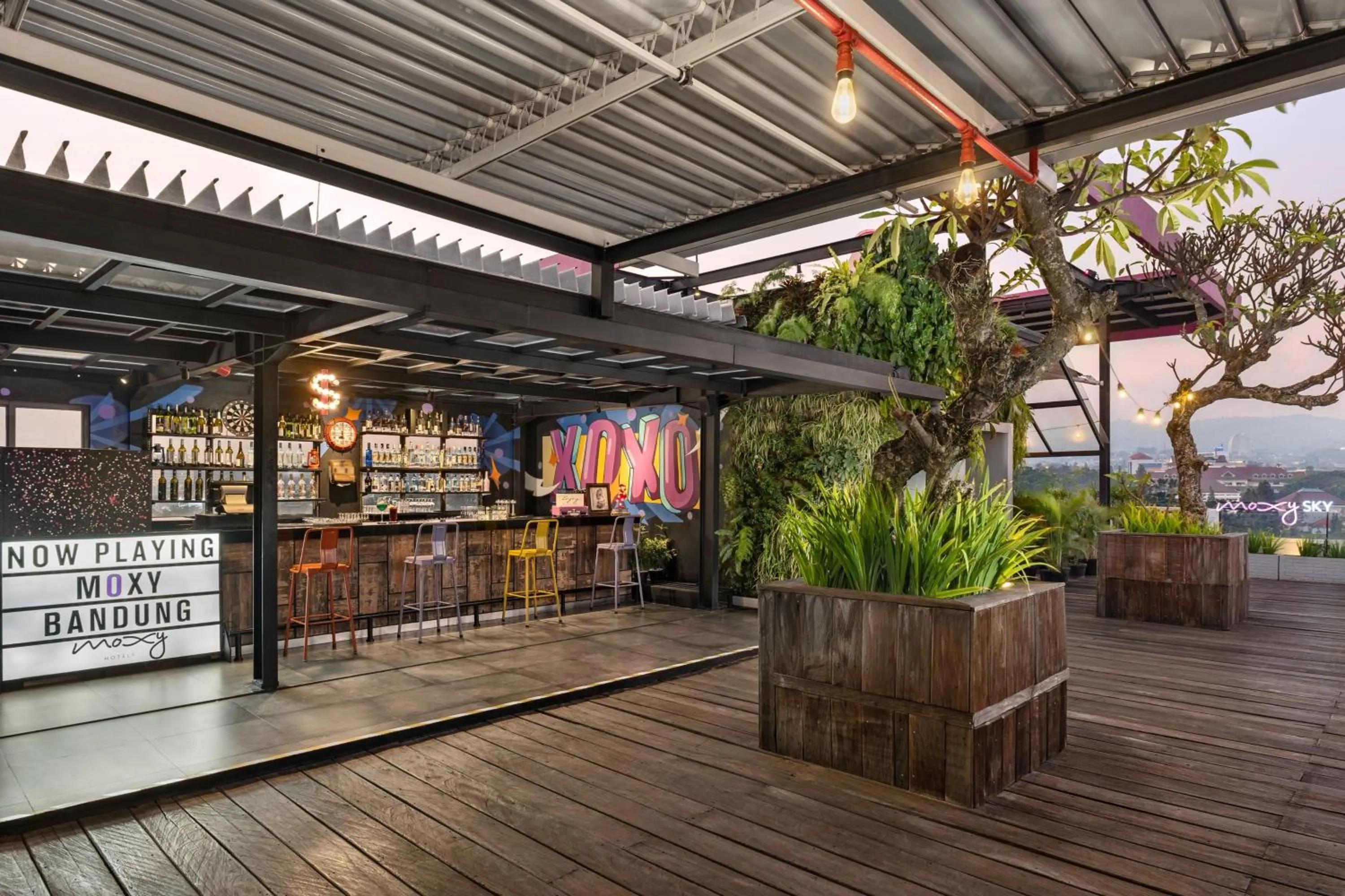 Lounge or bar in MOXY Bandung