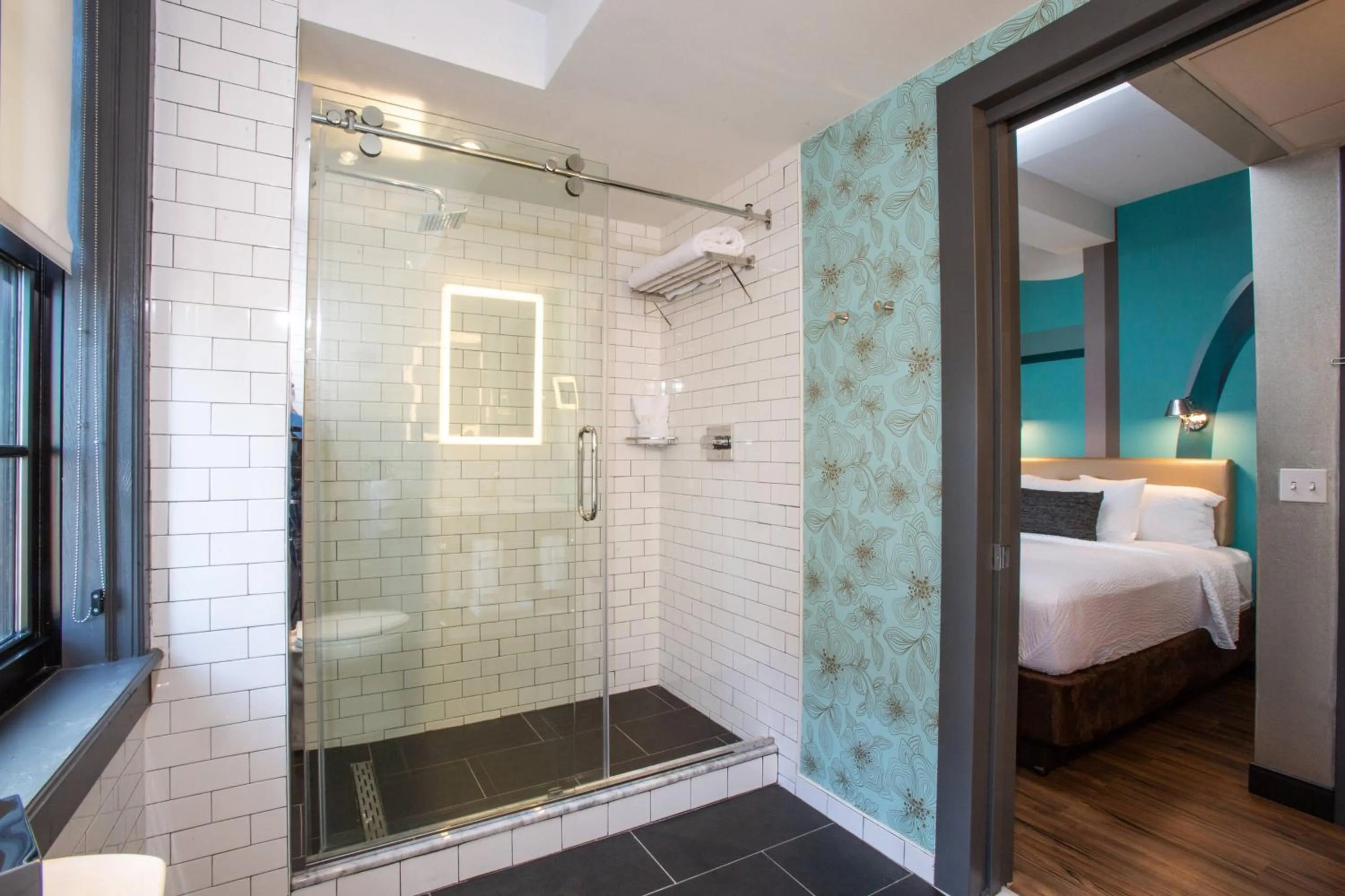 Bathroom, Bed in Fairfield Inn & Suites by Marriott Philadelphia Downtown/Center City