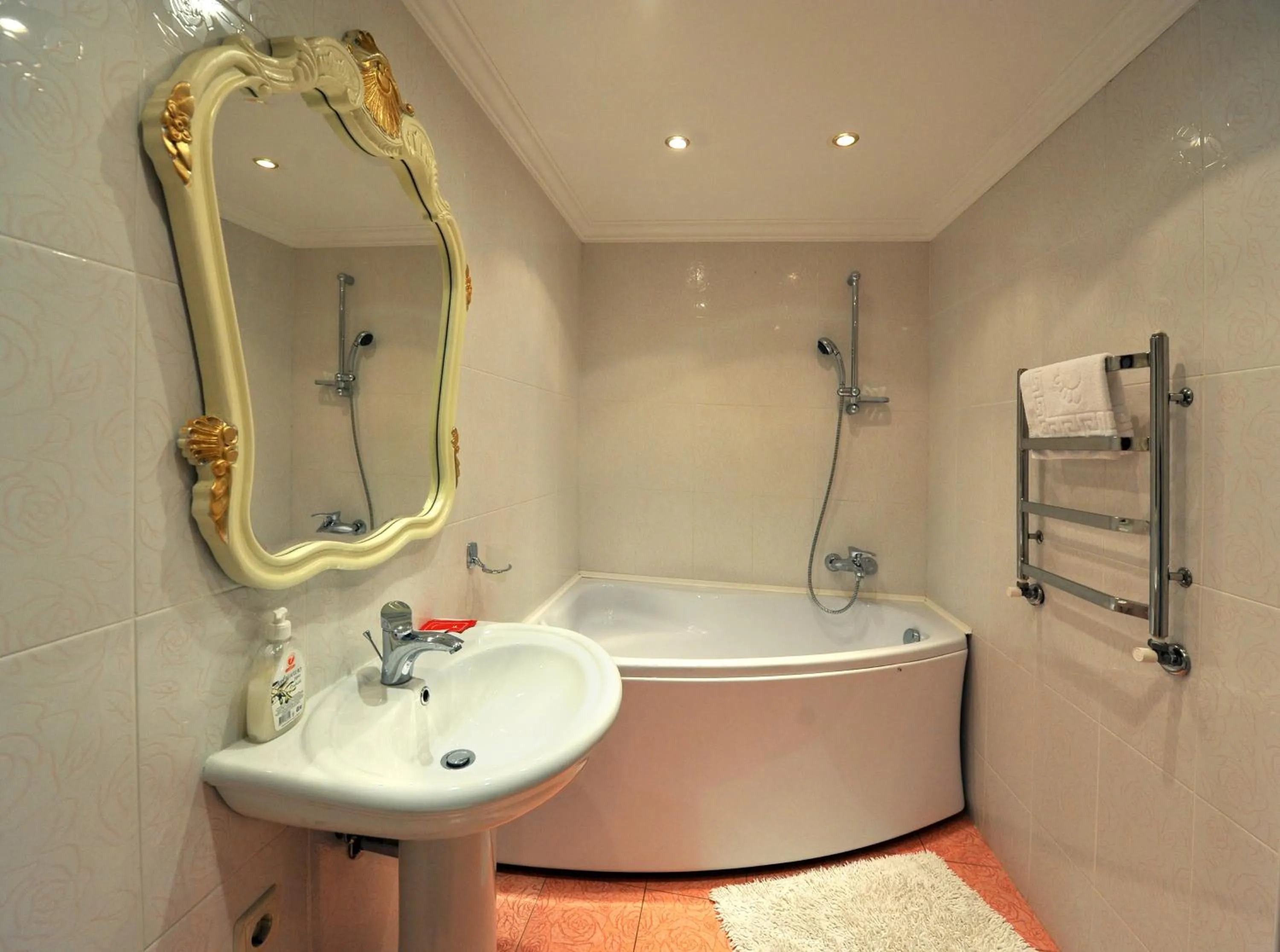Shower in Oreanda Hotel