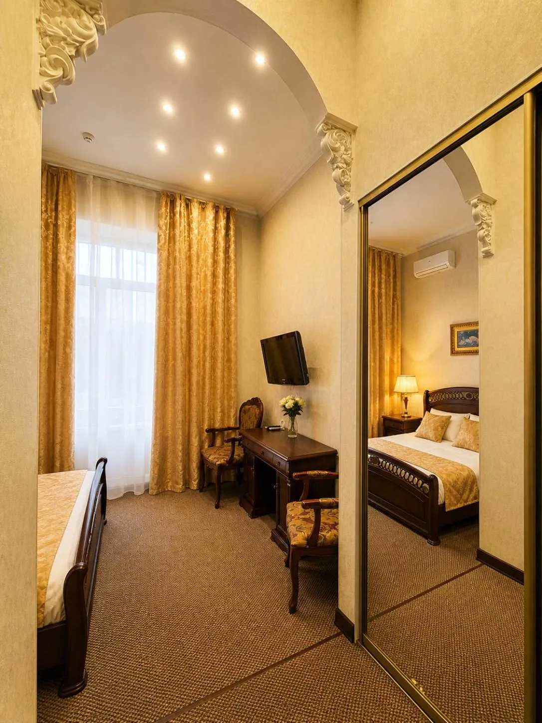 TV and multimedia, Bed in Oreanda Hotel