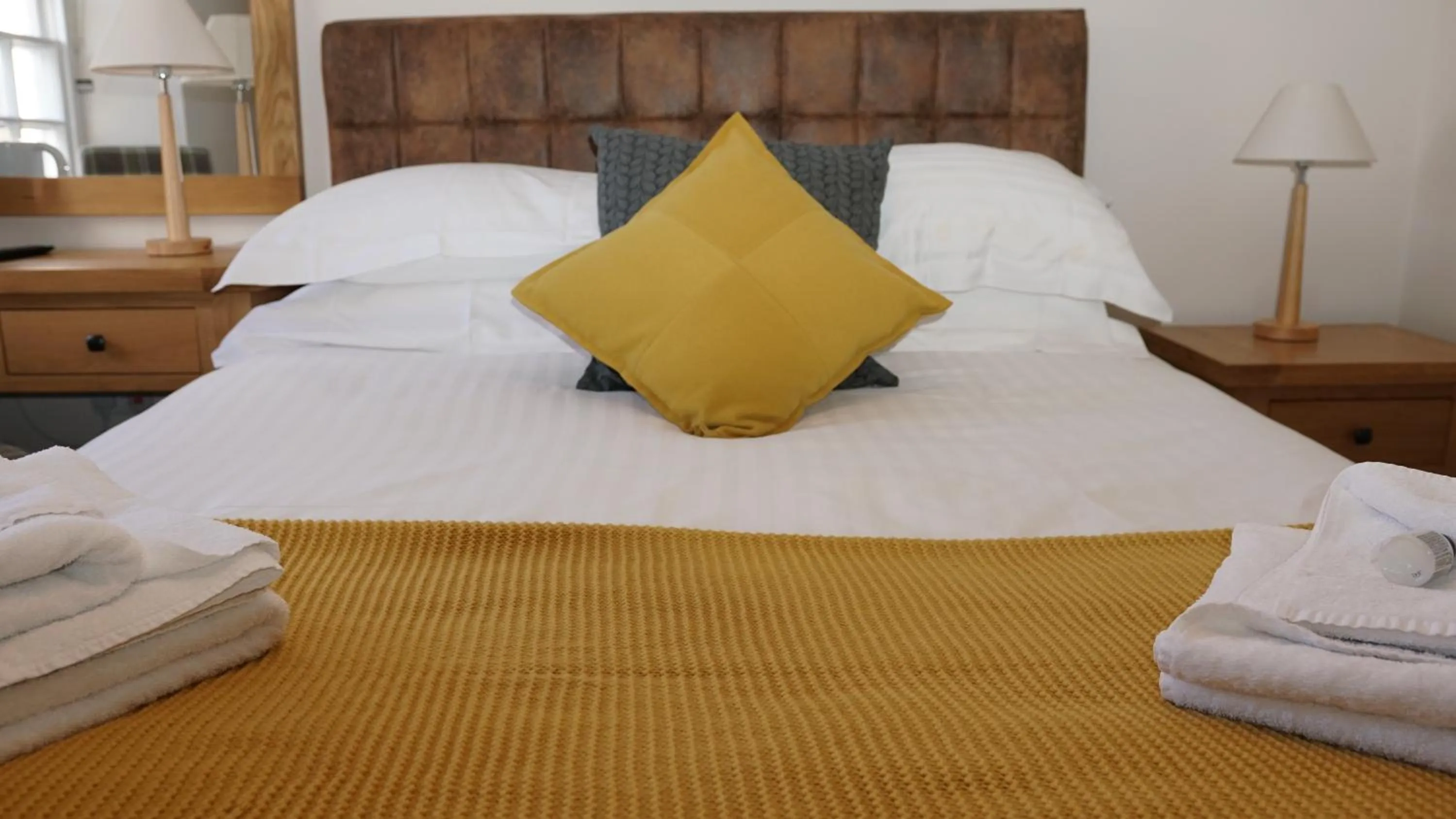 Bed in The Horseshoe Inn