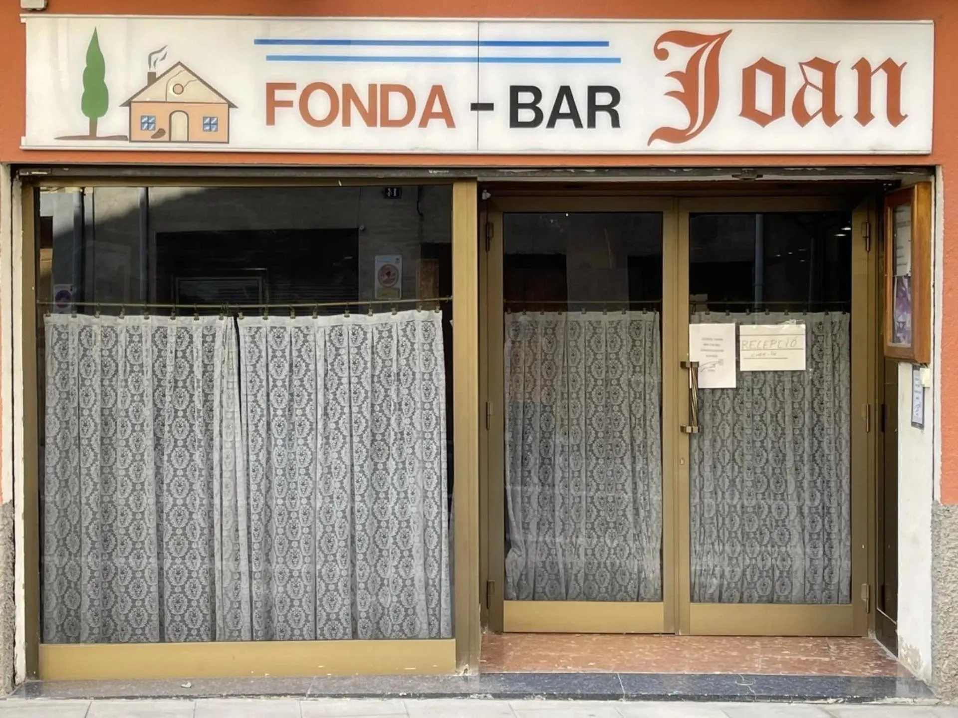Facade/entrance in Fonda Joan