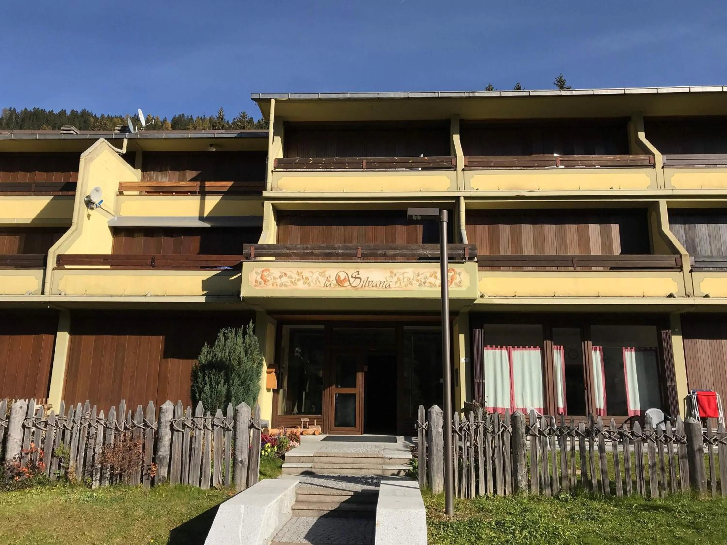 Facade/entrance in Residenza Silvana