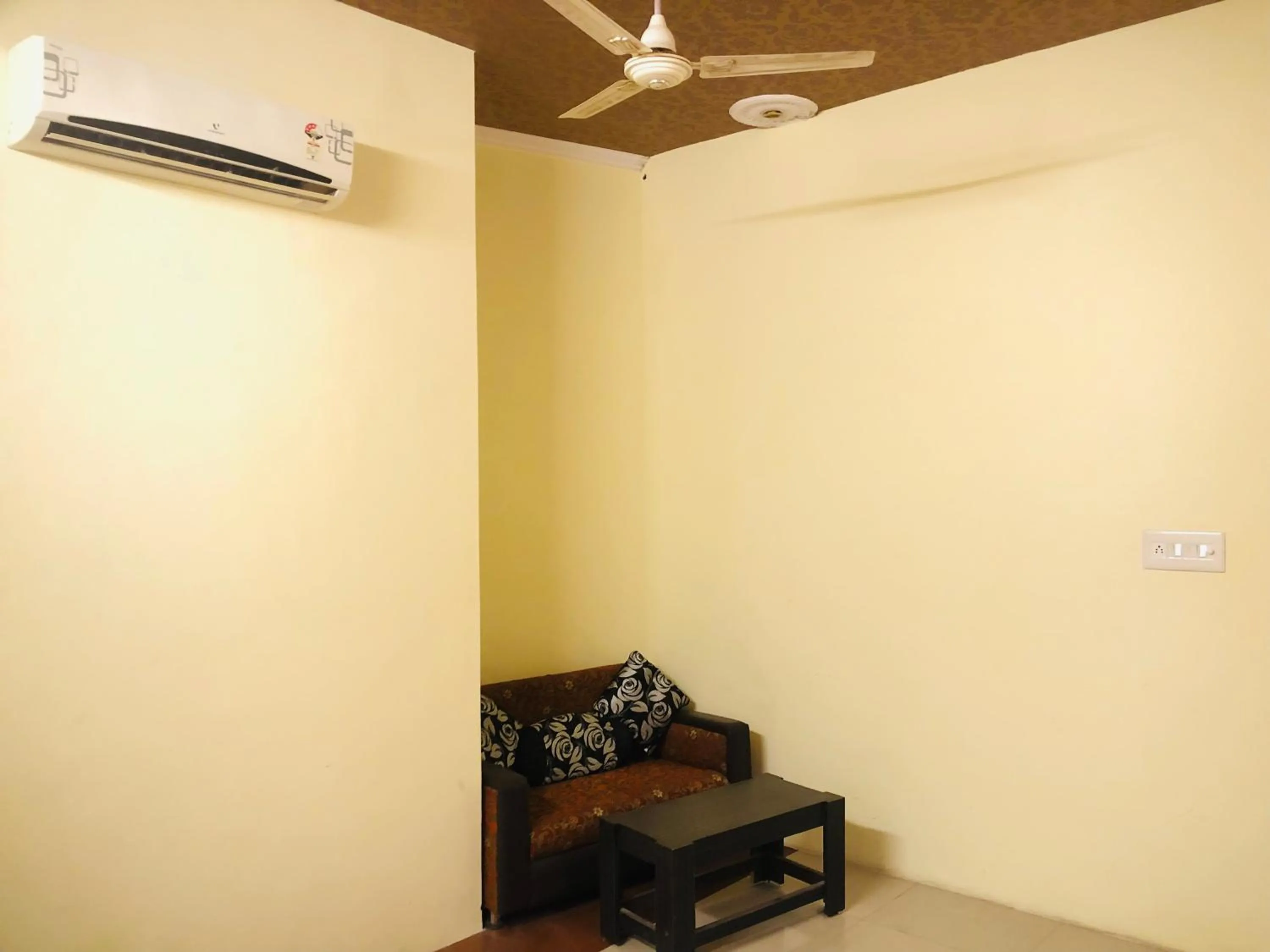 Seating area in Hotel Ranthambore Haveli