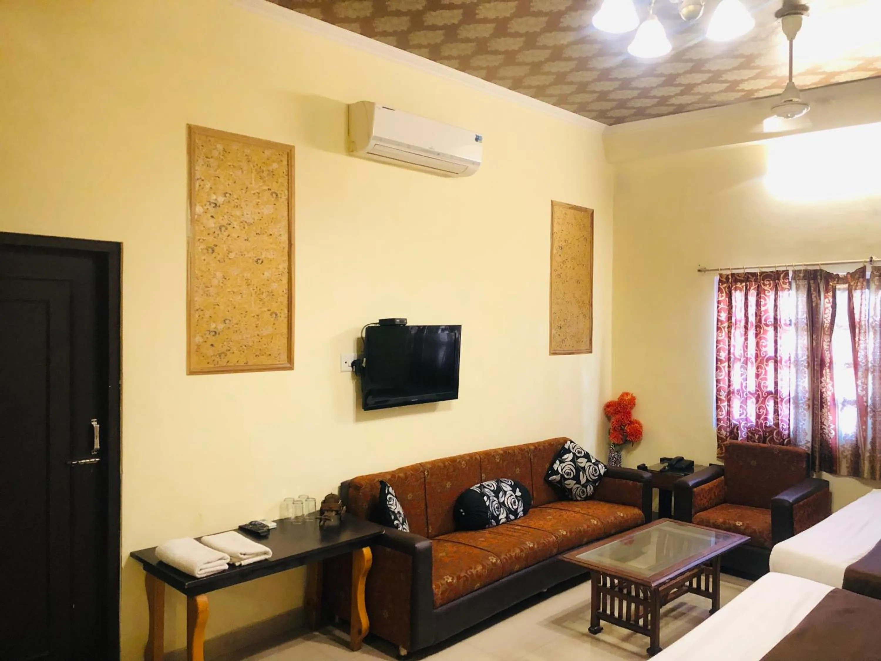 TV and multimedia in Hotel Ranthambore Haveli