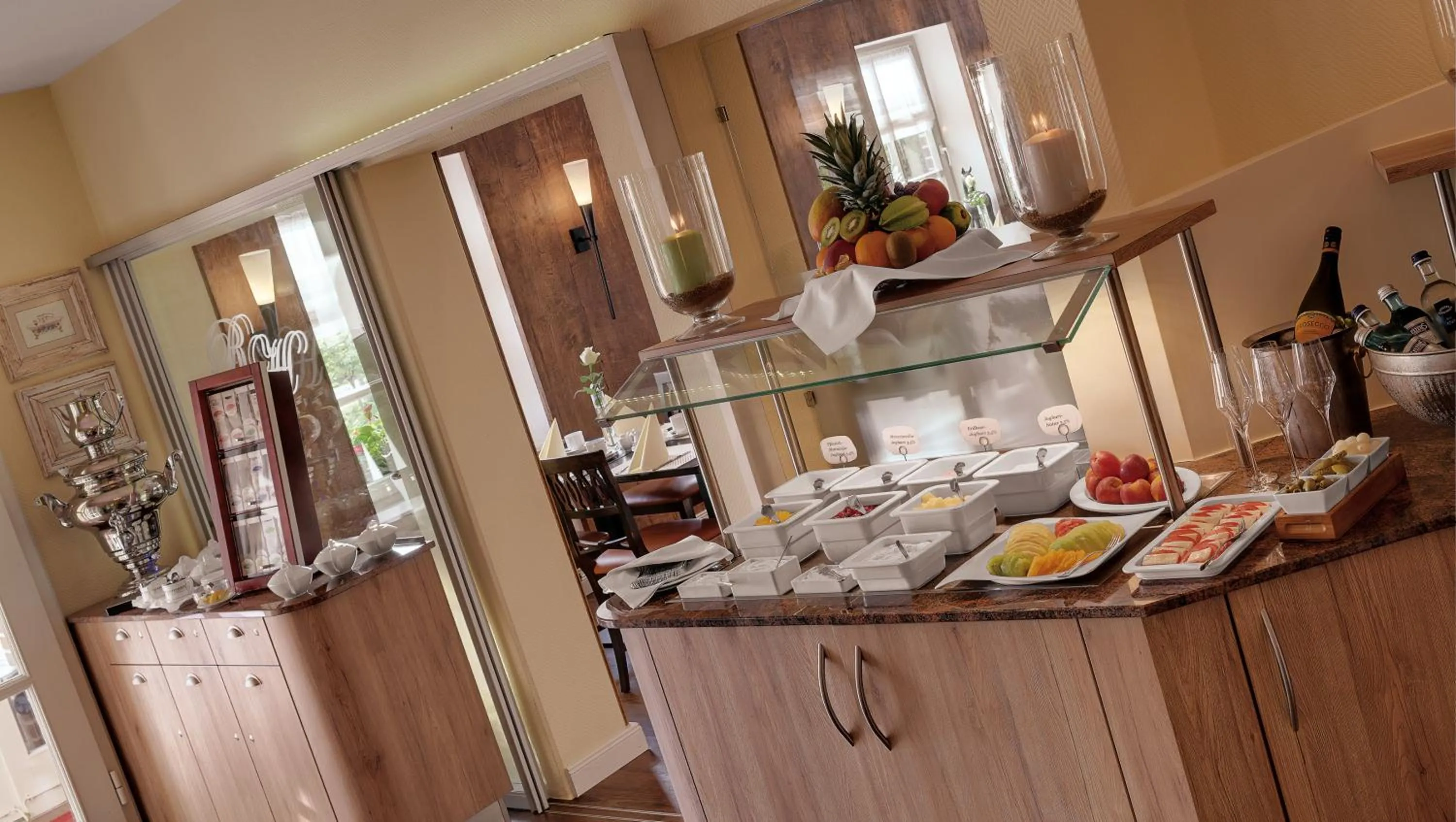 Buffet breakfast in Der Romantik-Hof Greetsiel