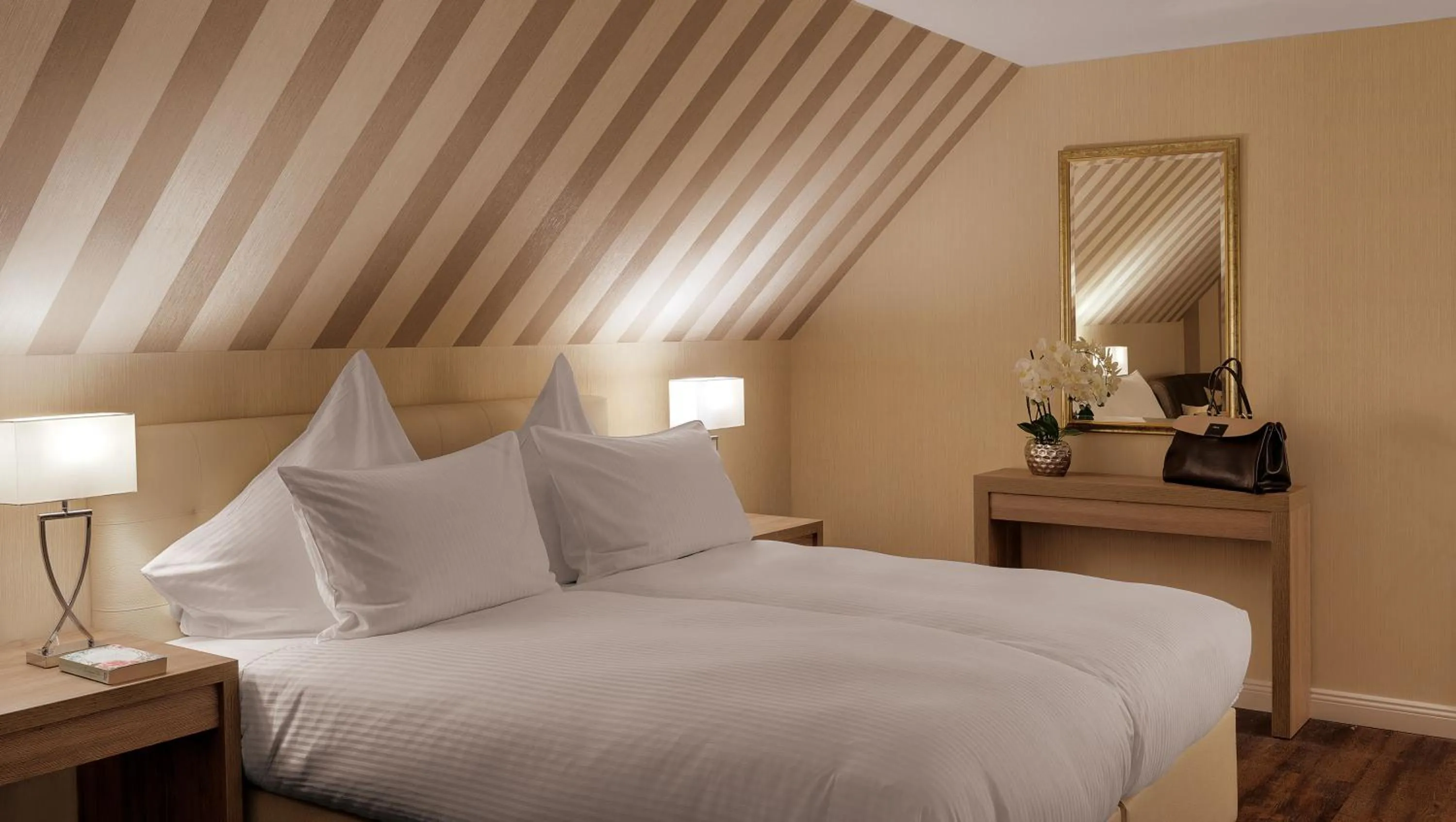 Photo of the whole room, Bed in Der Romantik-Hof Greetsiel