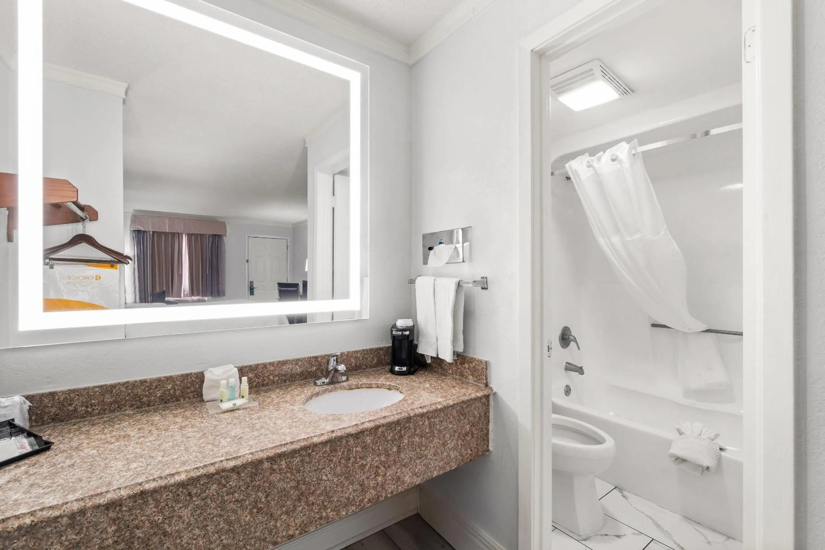 Bedroom in Quality Inn Forrest City I-40