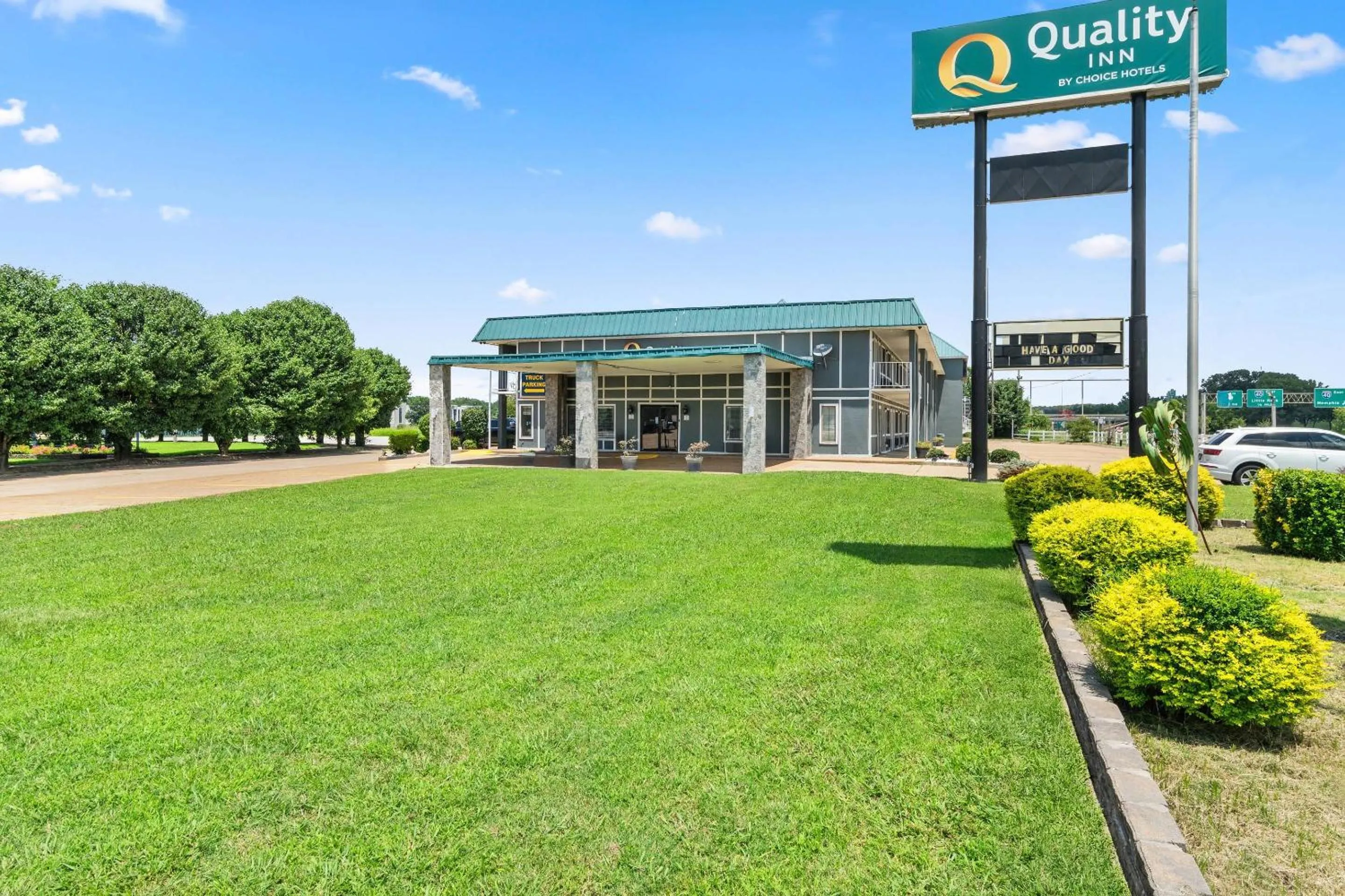 Property building in Quality Inn Forrest City I-40