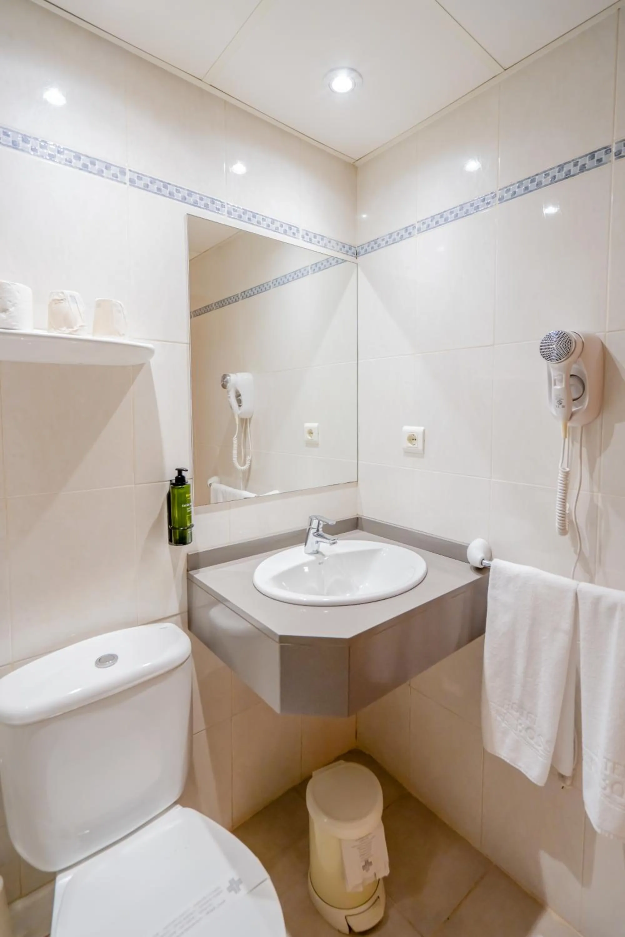 Shower in Club Can Bossa