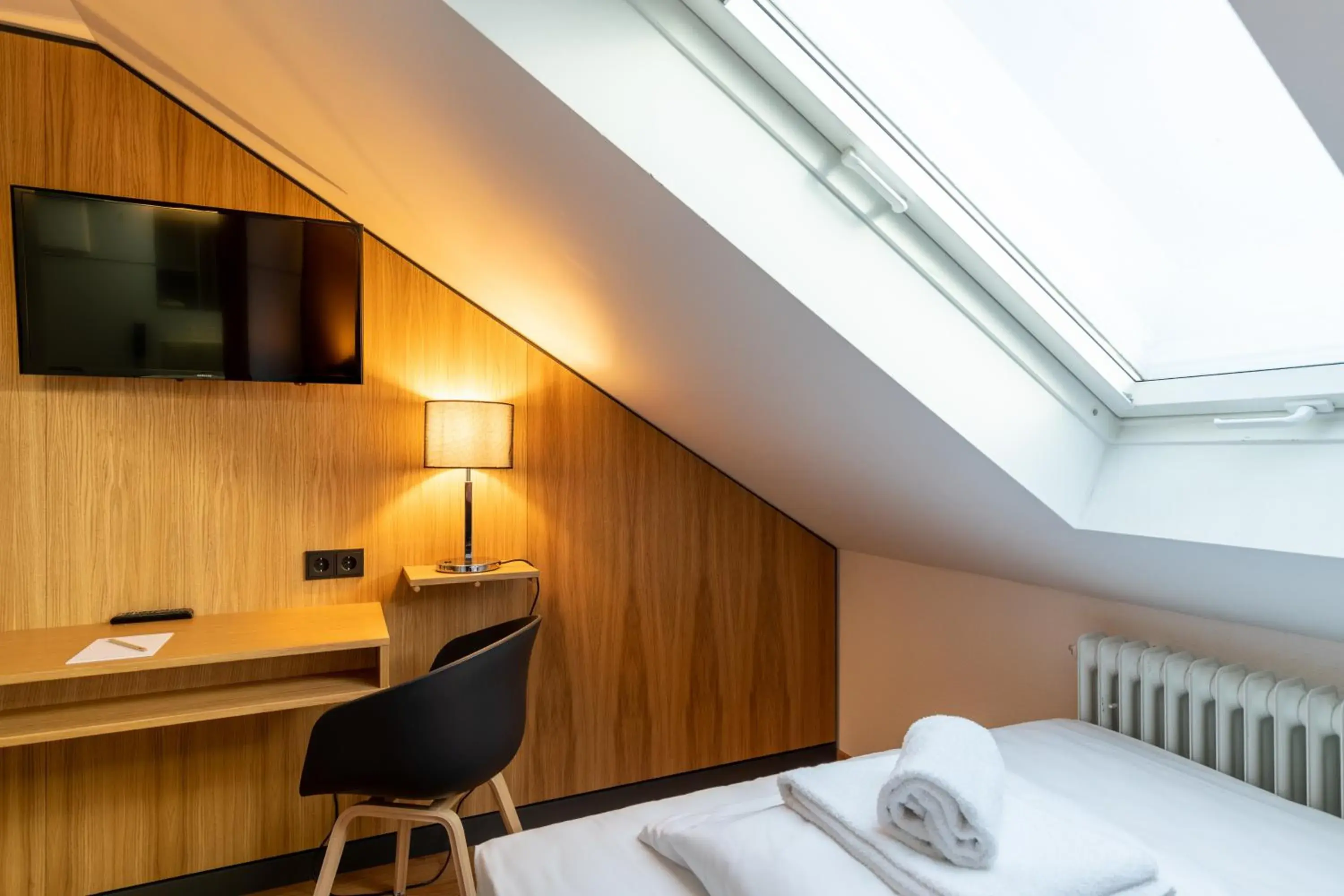 Photo of the whole room, Bed in mk hotel frankfurt Photo of the whole room, Bed in mk hotel frankfurt