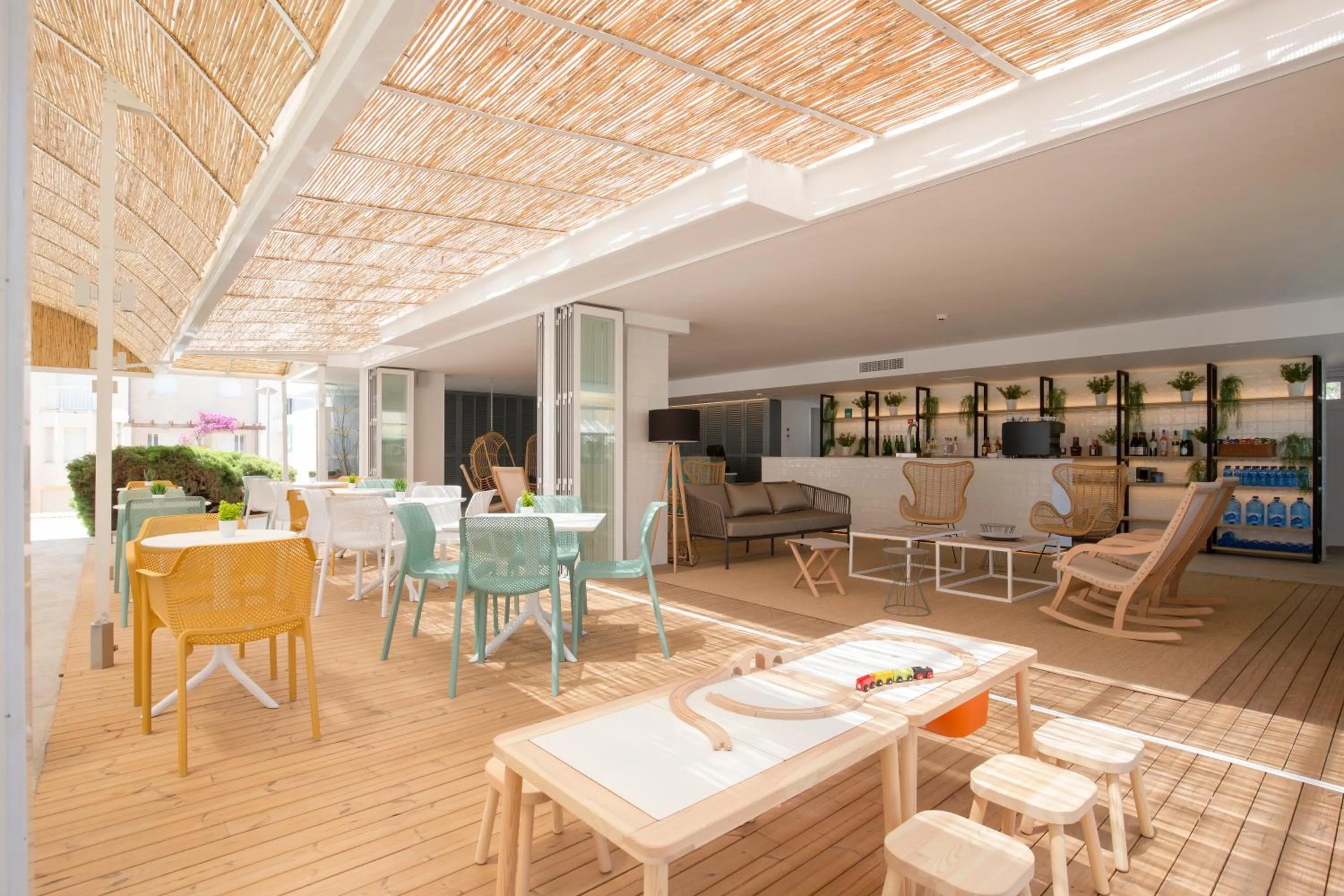 Lounge or bar in Cabot Hobby Club Apartments