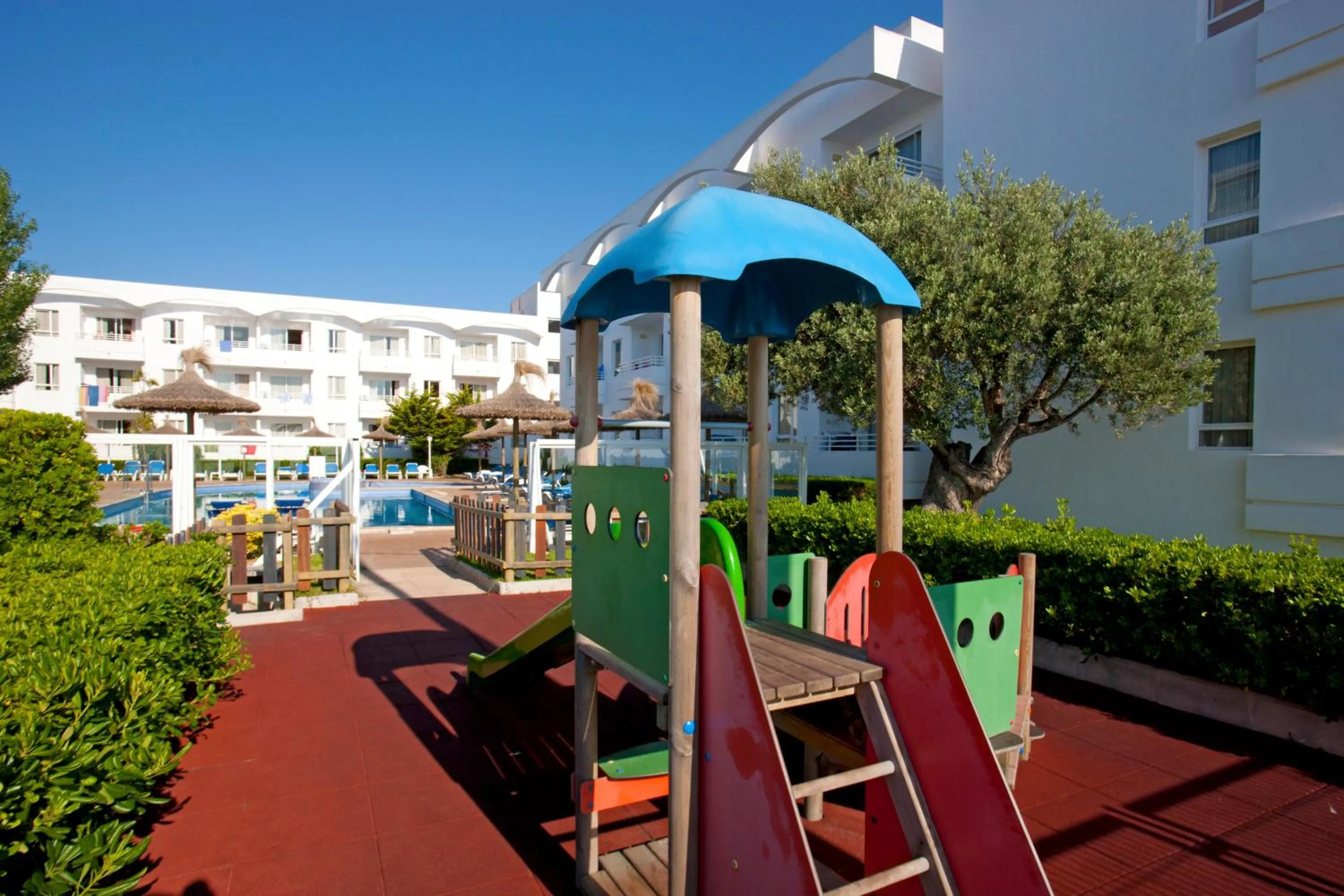 Property building in Cabot Hobby Club Apartments