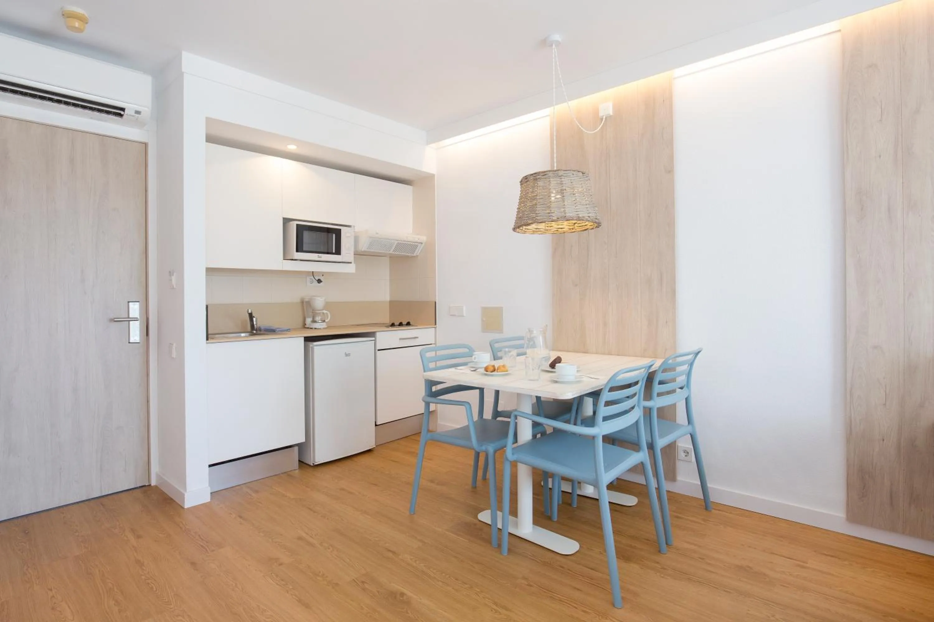 Kitchen or kitchenette in Cabot Hobby Club Apartments